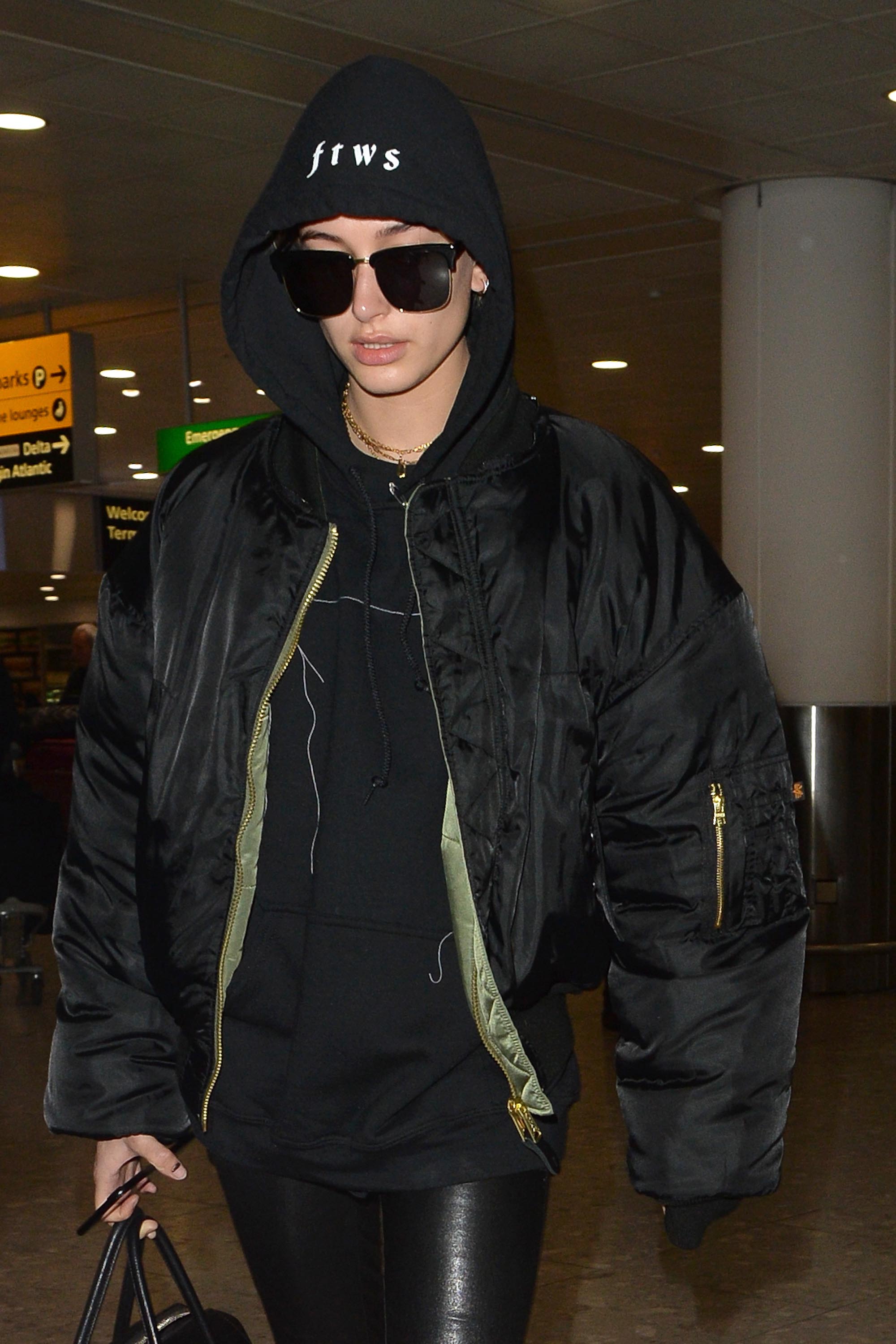 Hailey Baldwin Heathrow Airport