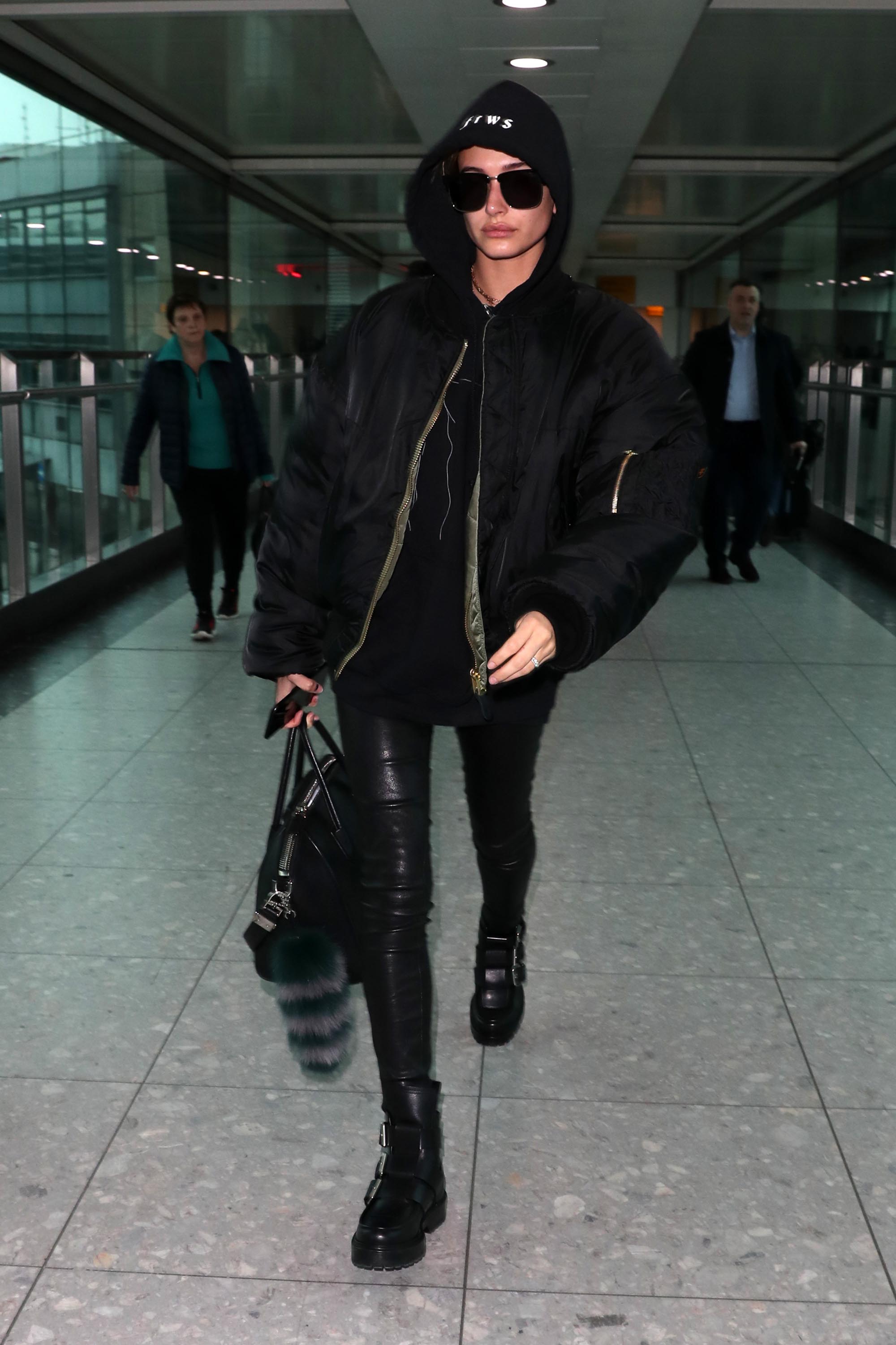 Hailey Baldwin Heathrow Airport