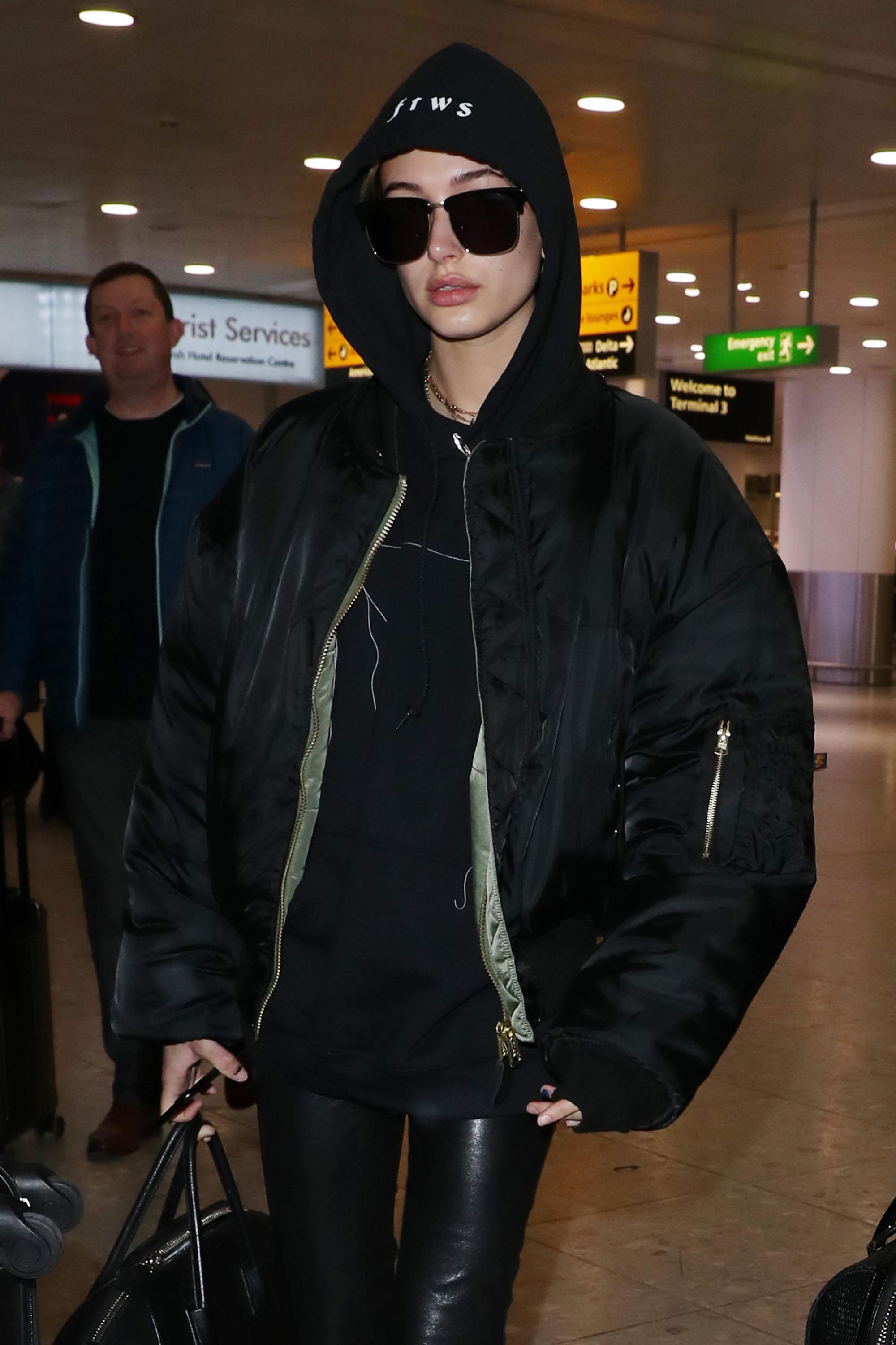 Hailey Baldwin Heathrow Airport