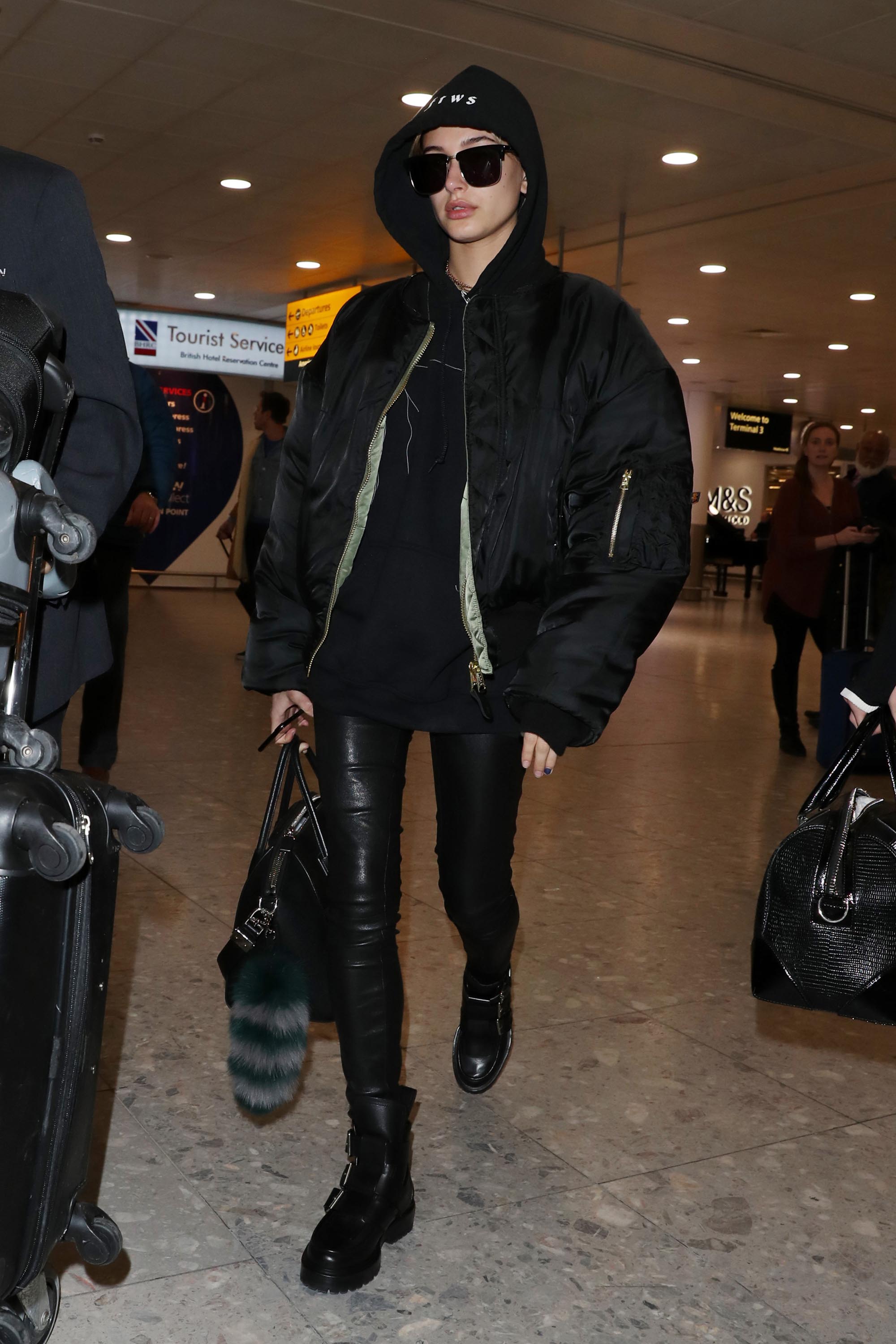 Hailey Baldwin Heathrow Airport