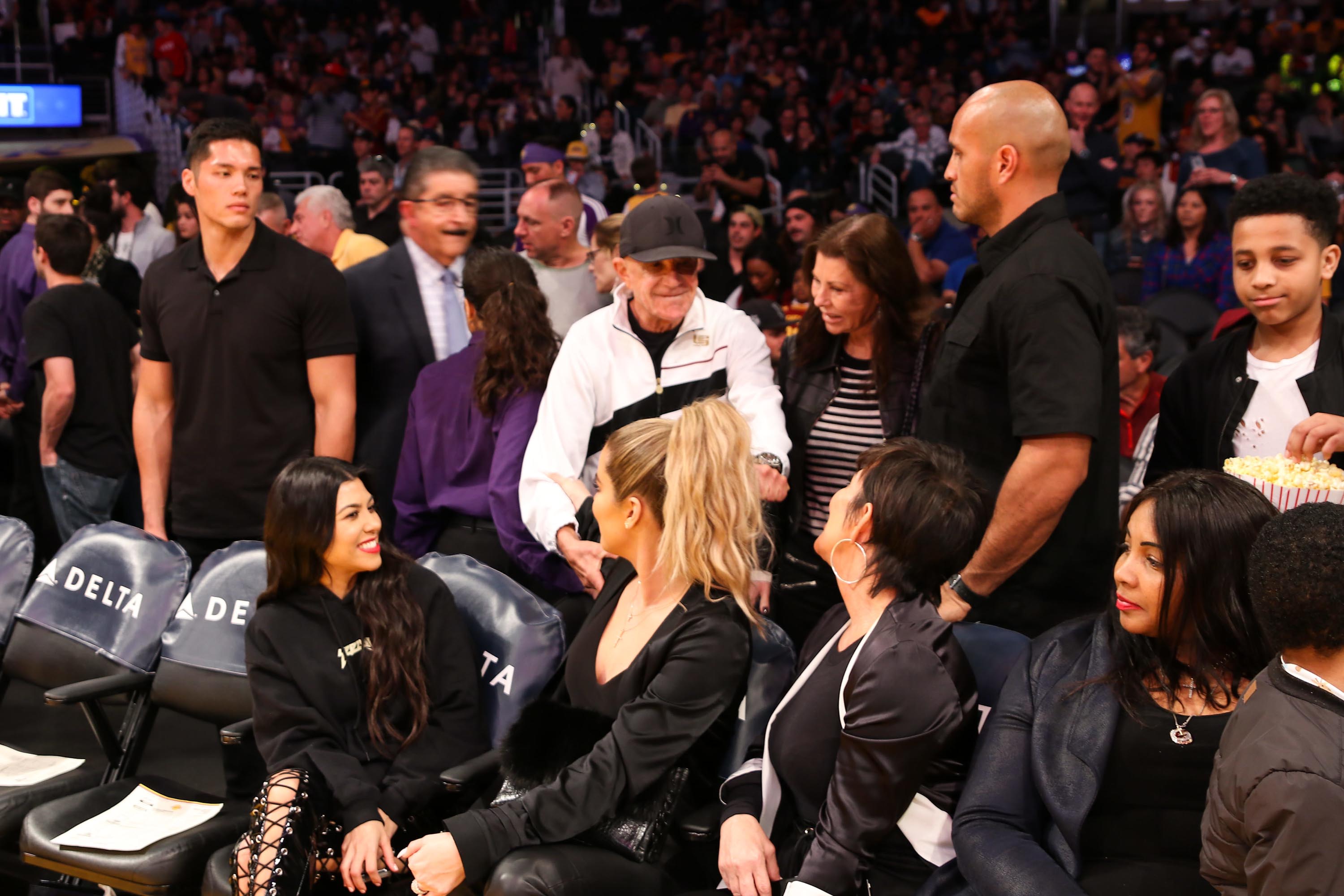 Kourtney & Khloe Kardashian attend LA Lakers vs Cavaliers Game