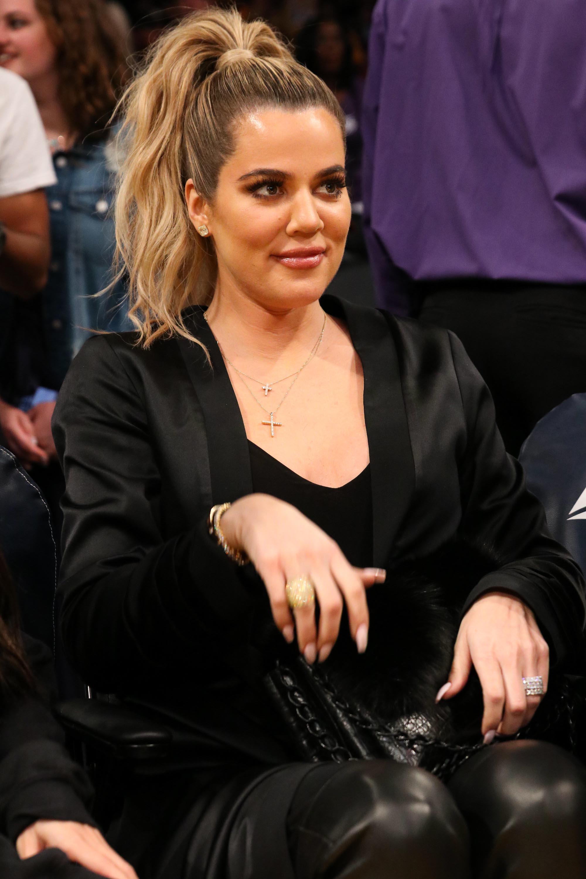 Kourtney & Khloe Kardashian attend LA Lakers vs Cavaliers Game