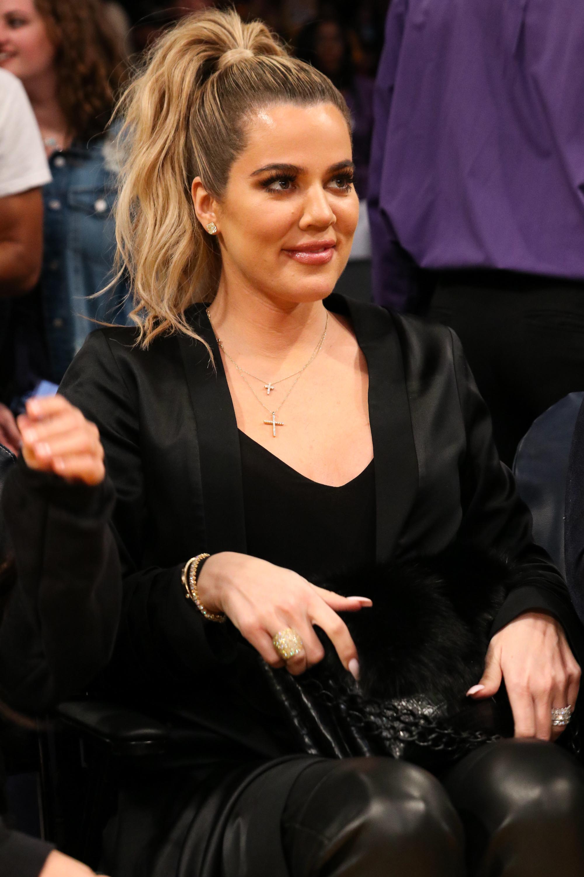 Kourtney & Khloe Kardashian attend LA Lakers vs Cavaliers Game