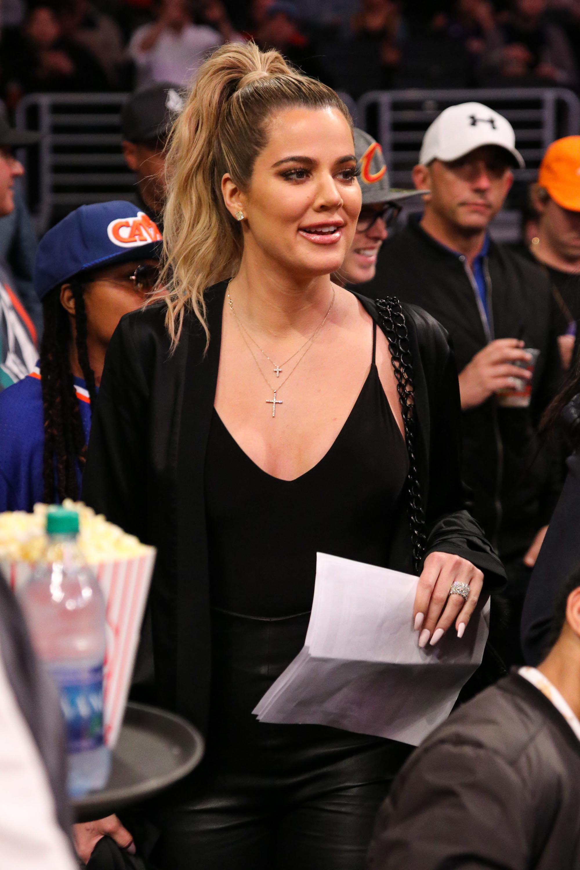 Kourtney & Khloe Kardashian attend LA Lakers vs Cavaliers Game