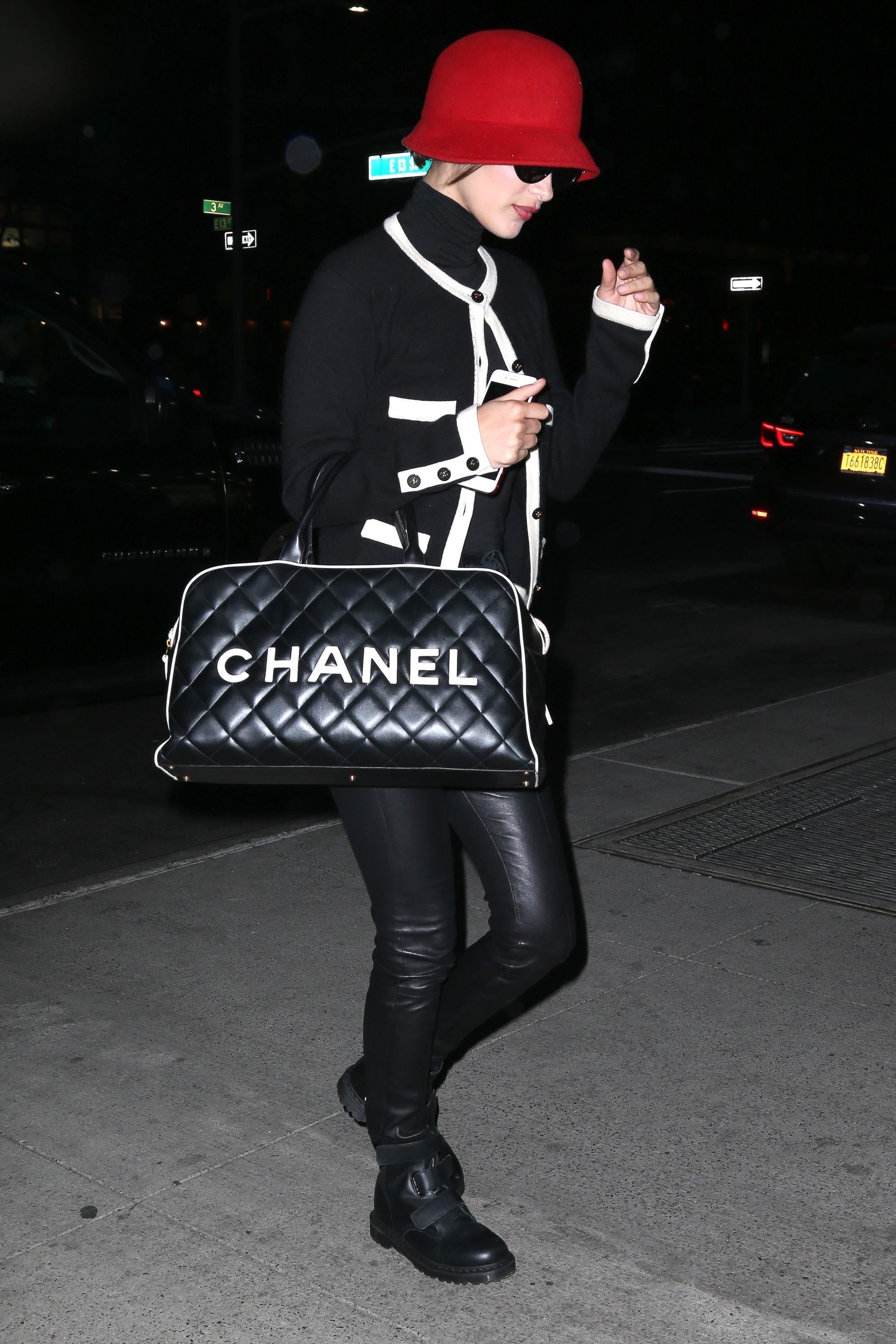 Bella Hadid returning to her New York hotel