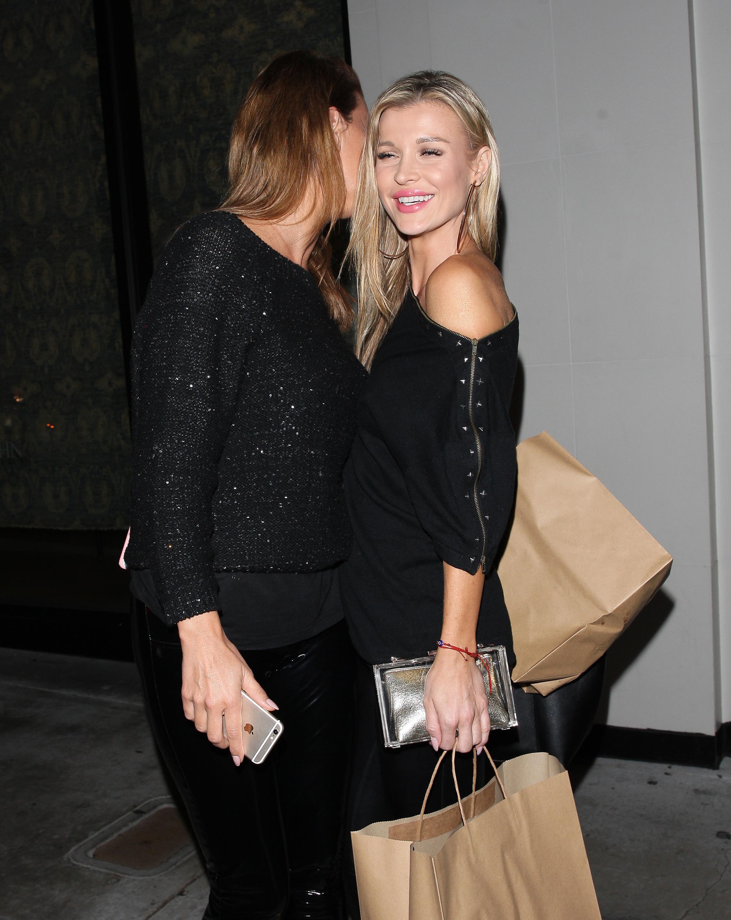 Joanna Krupa and her friend grab dinner