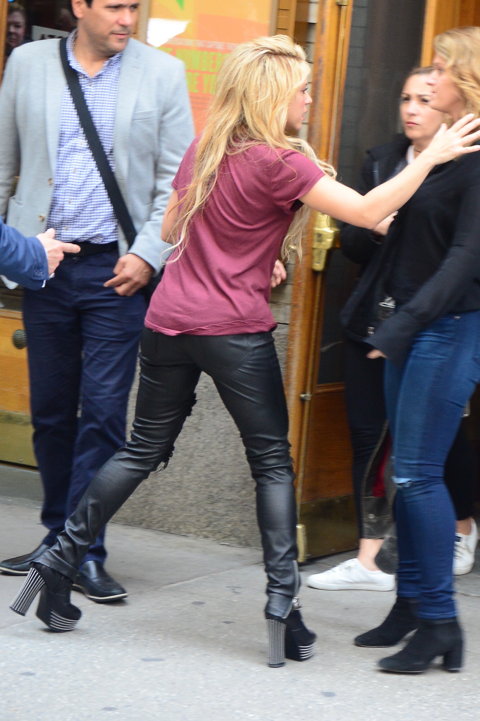 Shakira leaving the Lyric Theater