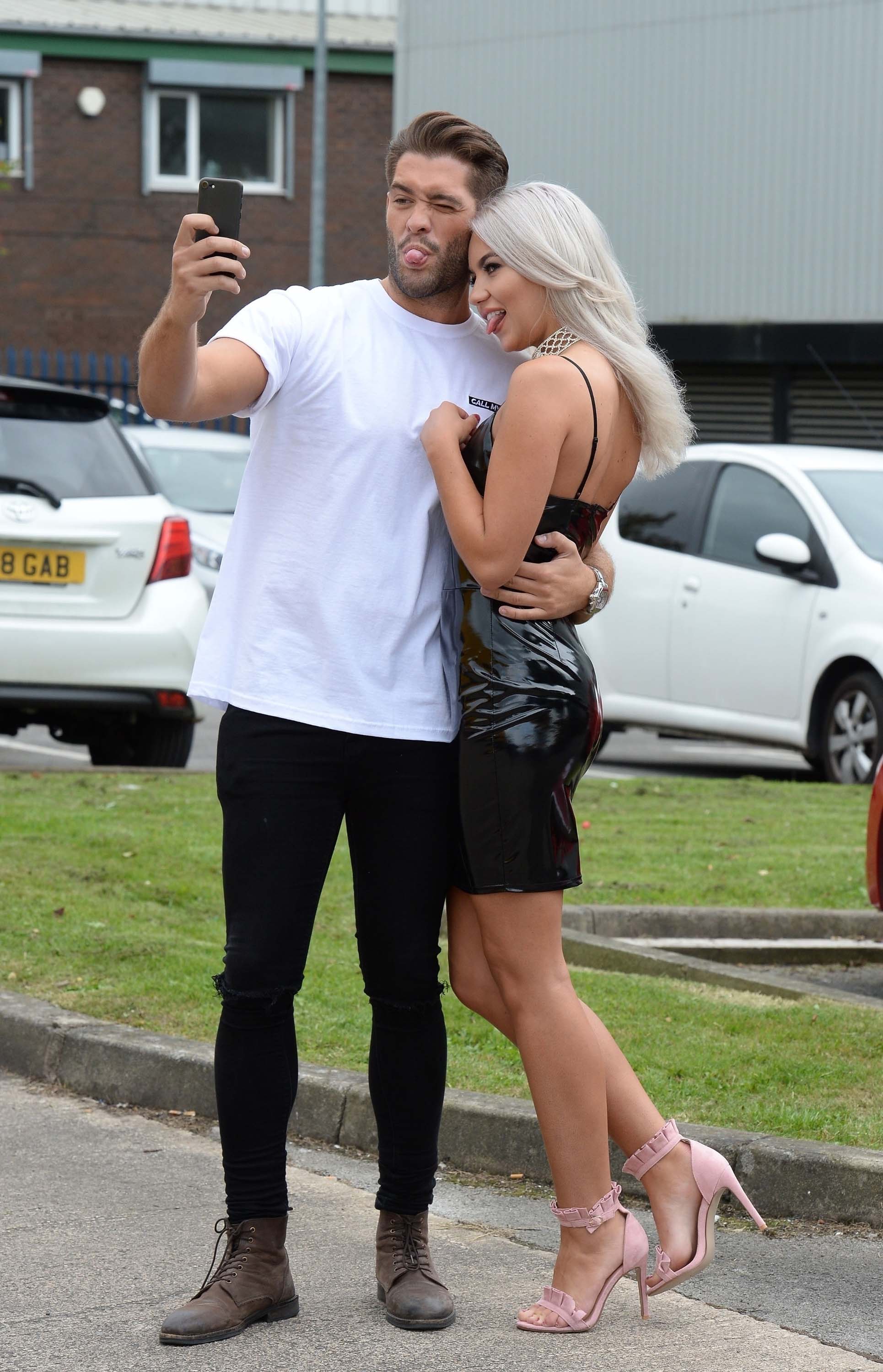 Chyna Ellis taking selfies after finishing a Lasula Clothing fashion shoot