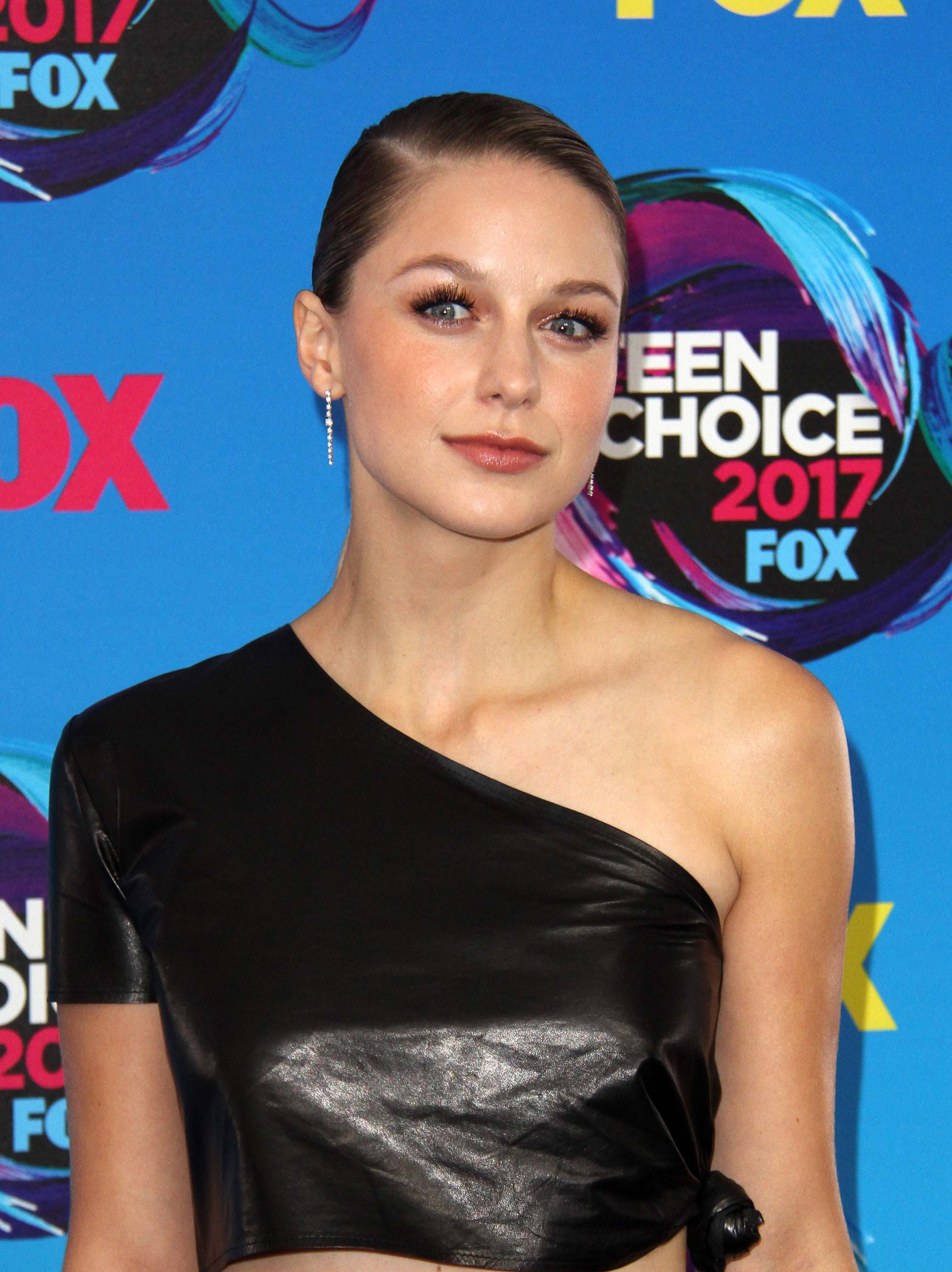 Melissa Benoist attends 2017 Teen Choice Awards