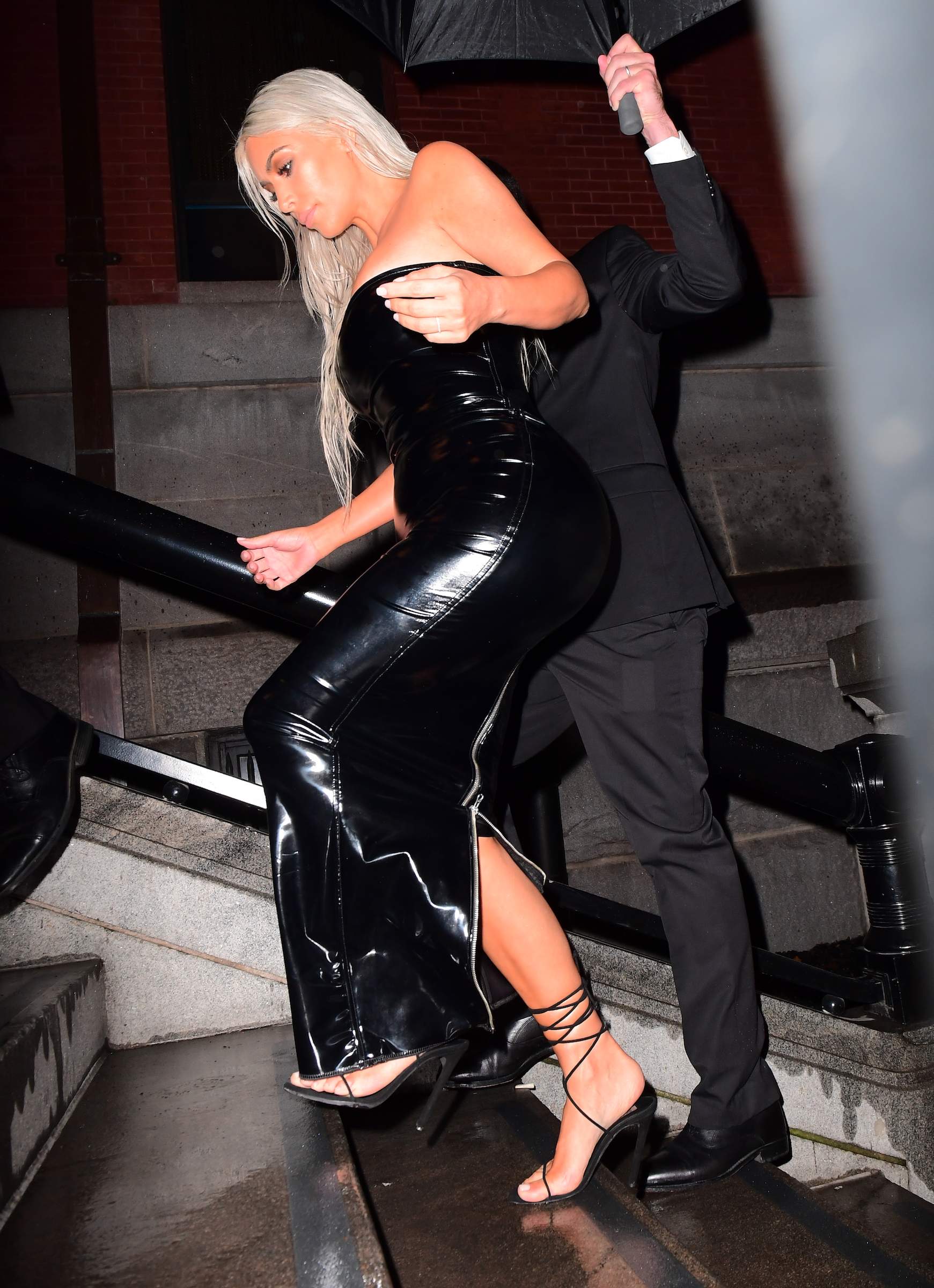 Kim Kardashian arriving at the Tom Ford NYFW Show