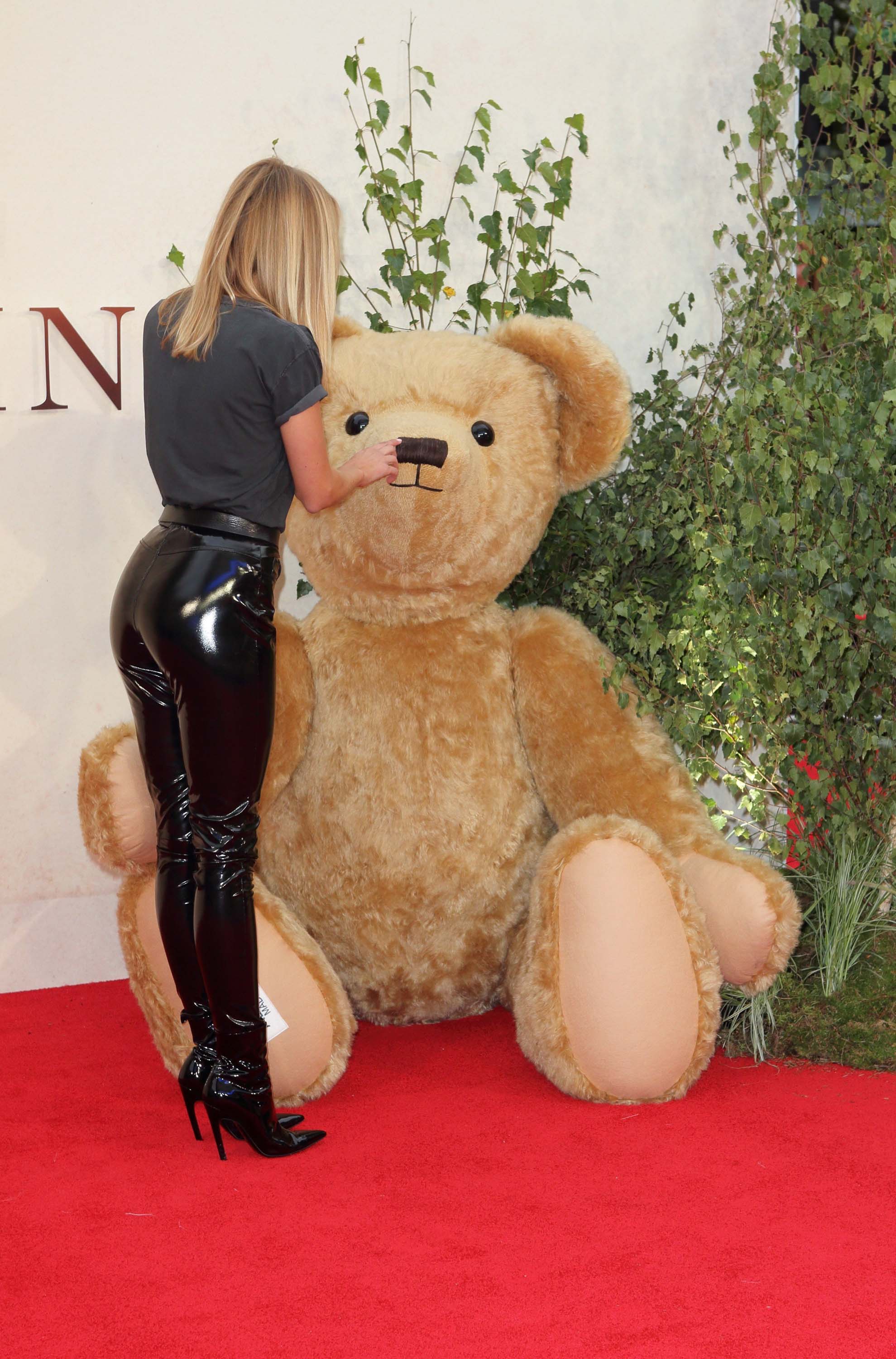 Kimberley Garner at the Goodbye Christopher Robin Premiere