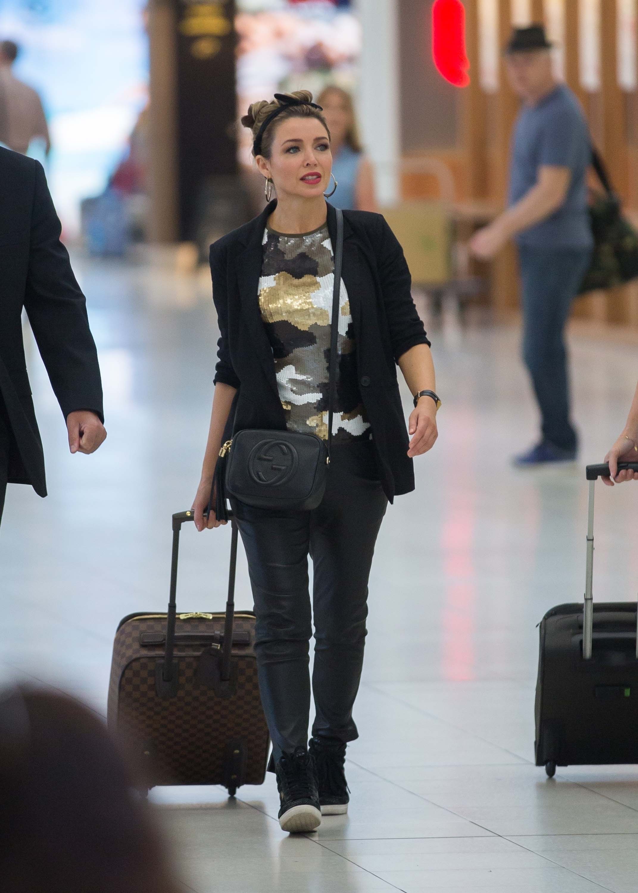 Dannii Minogue at Adelaide airport