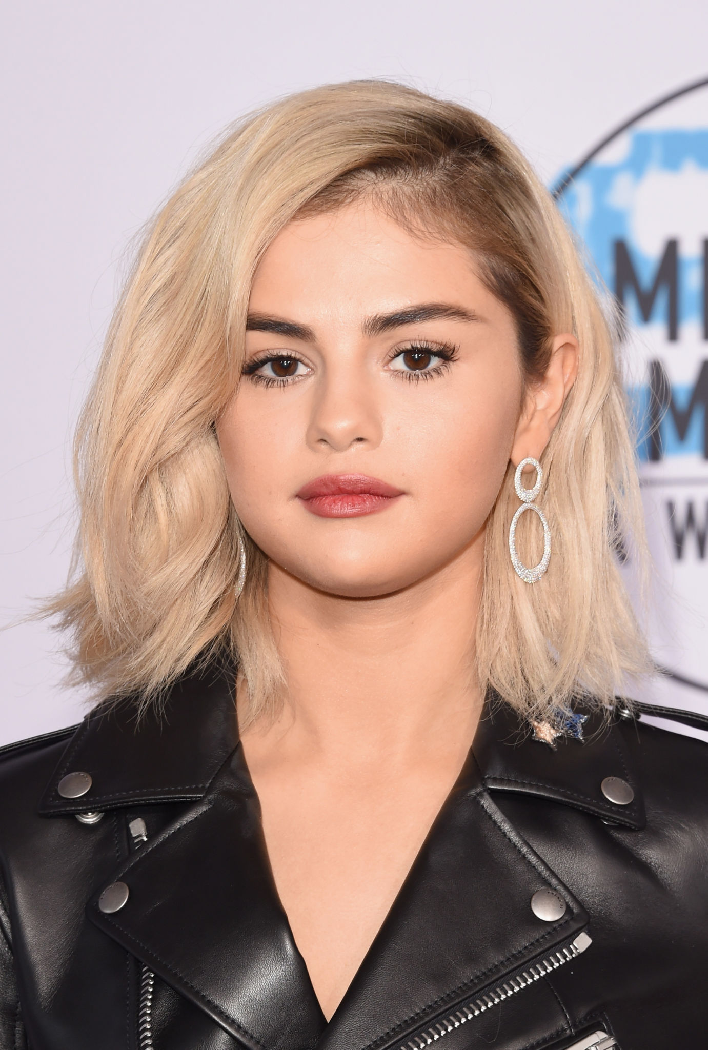 Selena Gomez attends 2017 American Music Awards