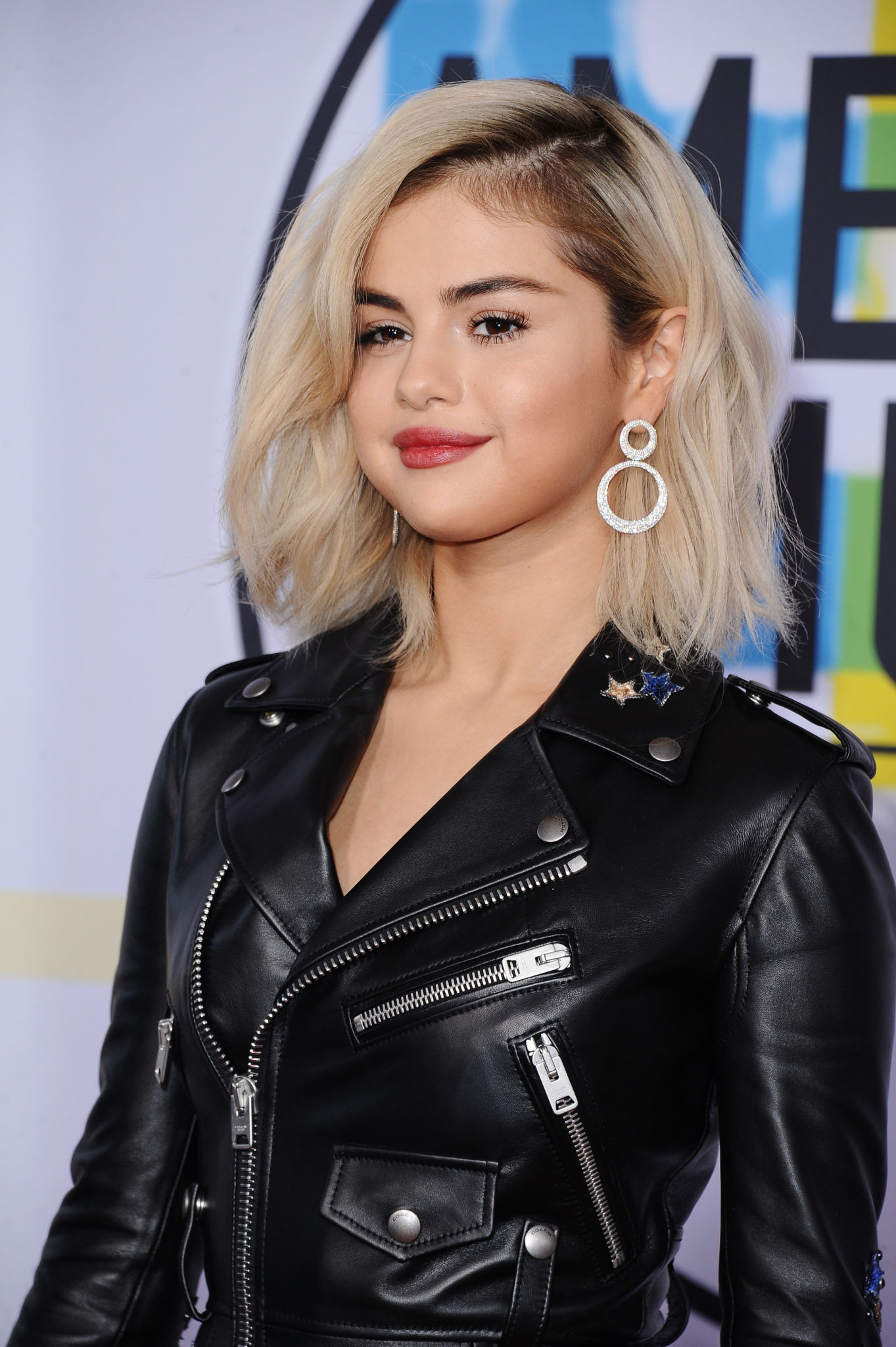 Selena Gomez attends 2017 American Music Awards