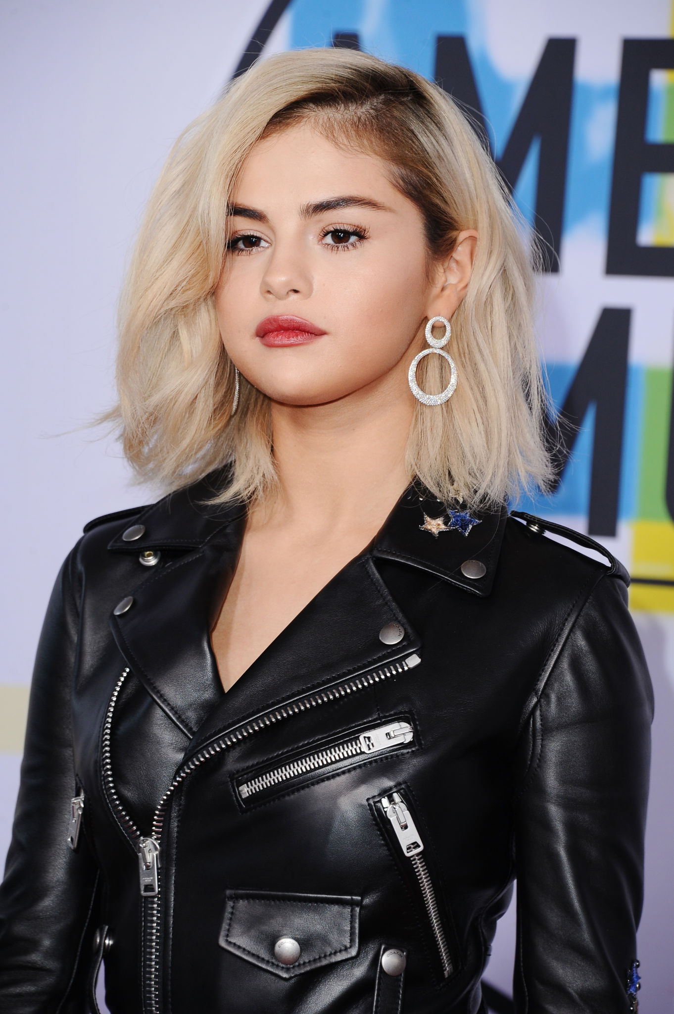 Selena Gomez attends 2017 American Music Awards