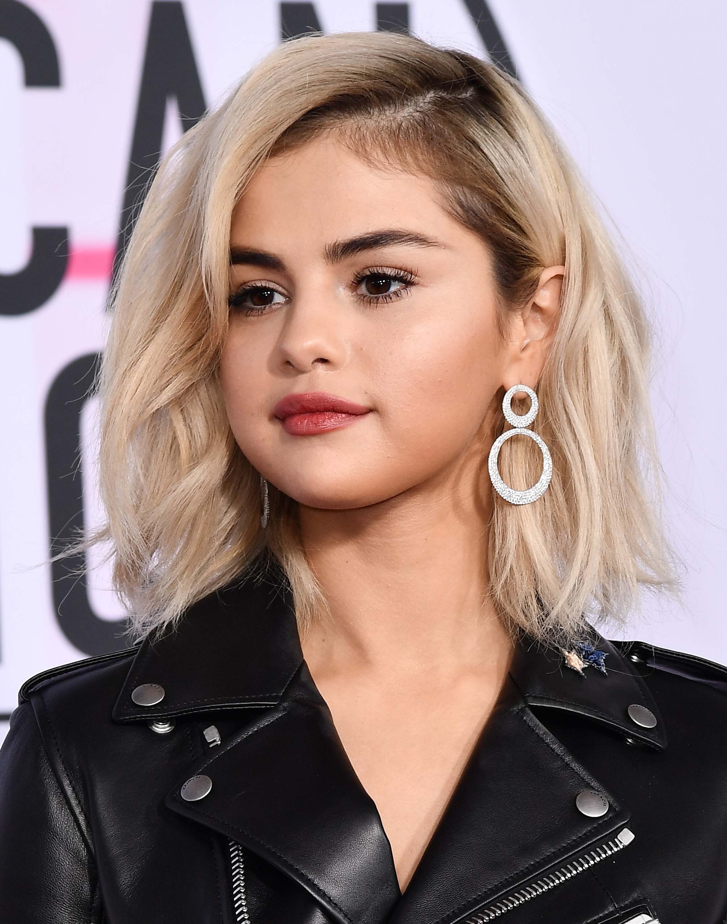 Selena Gomez attends 2017 American Music Awards