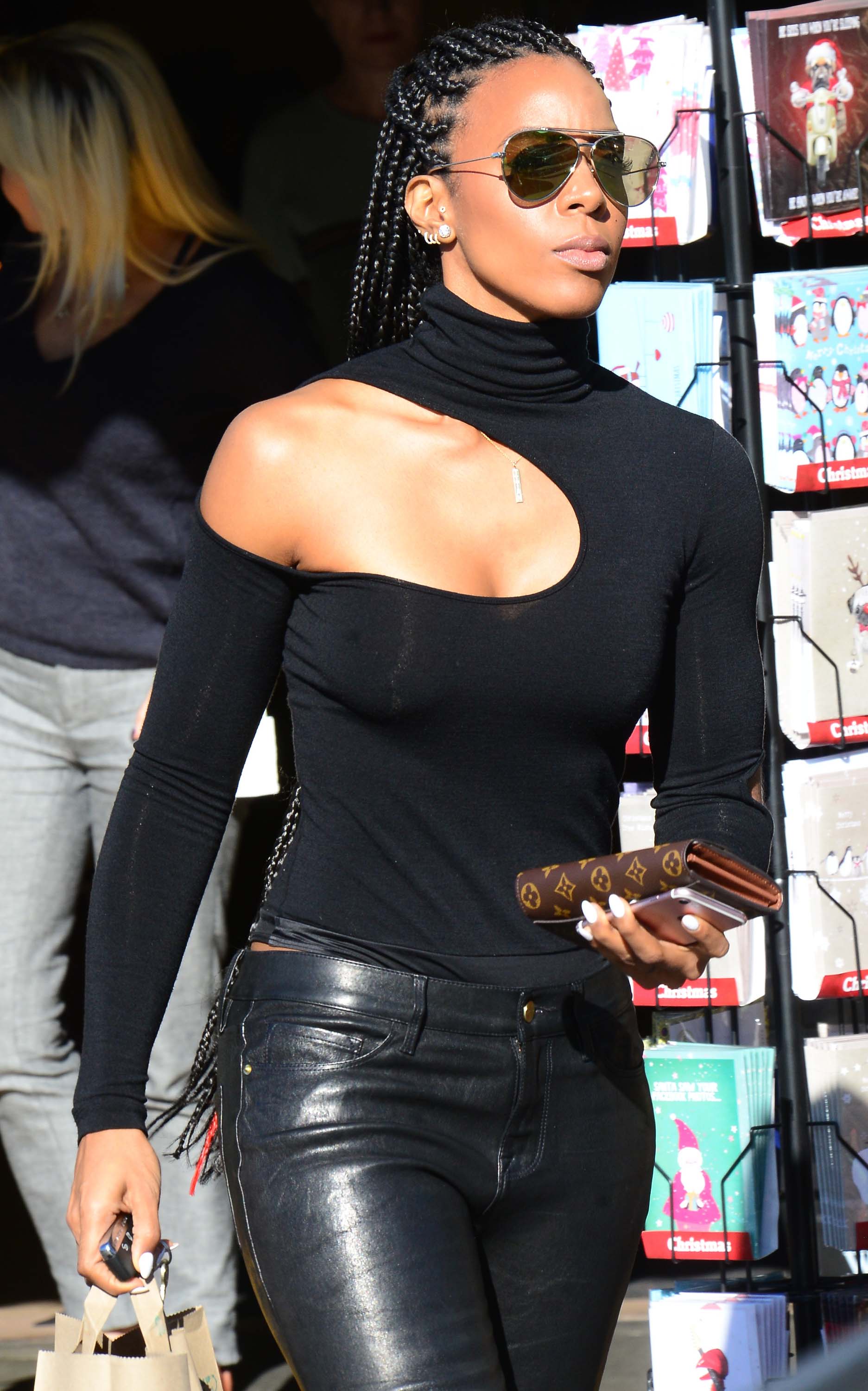Kelly Rowland seen at Whole Foods Market
