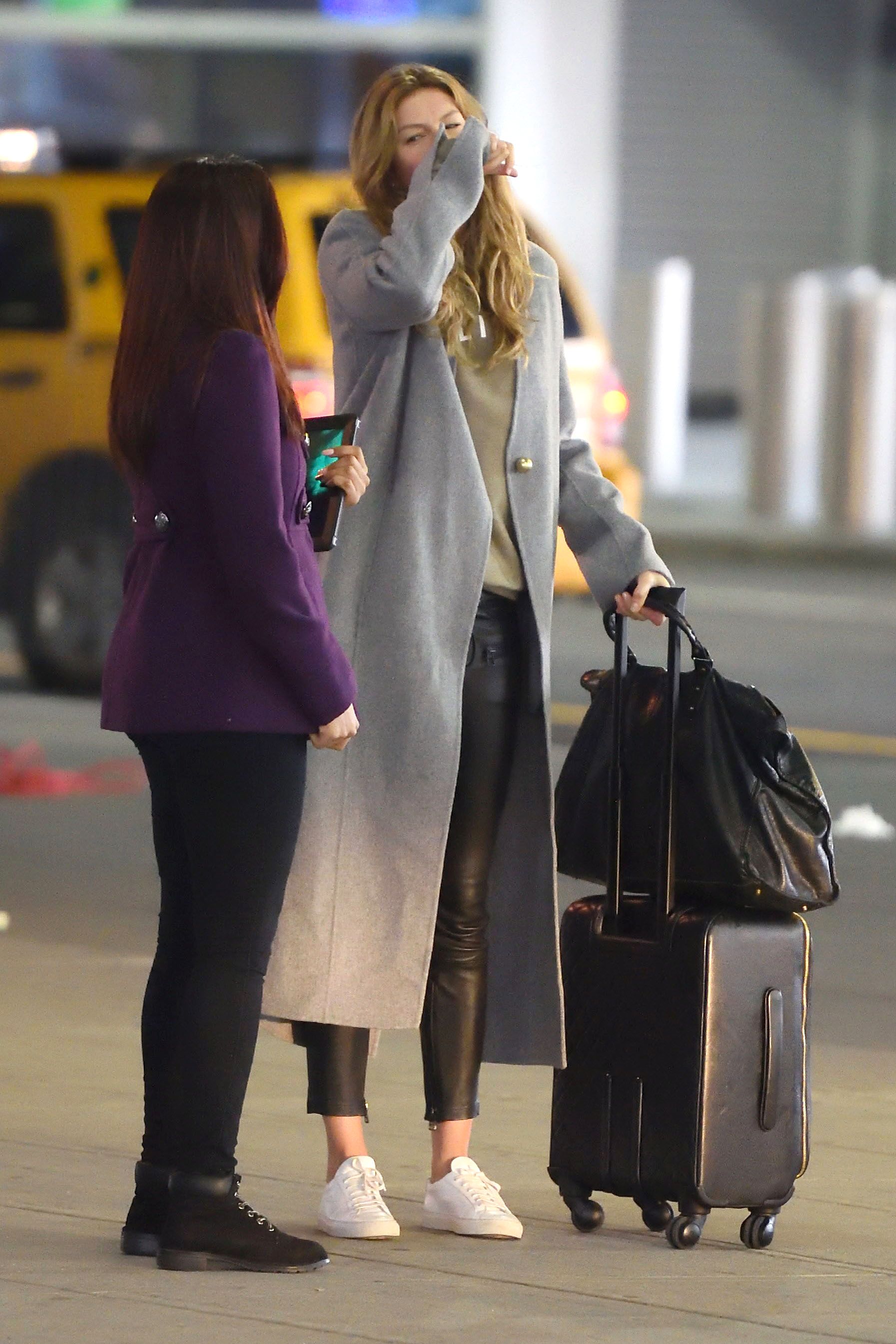 Gisele Bundchen arrives JFK Airport this morning to catch a flight out