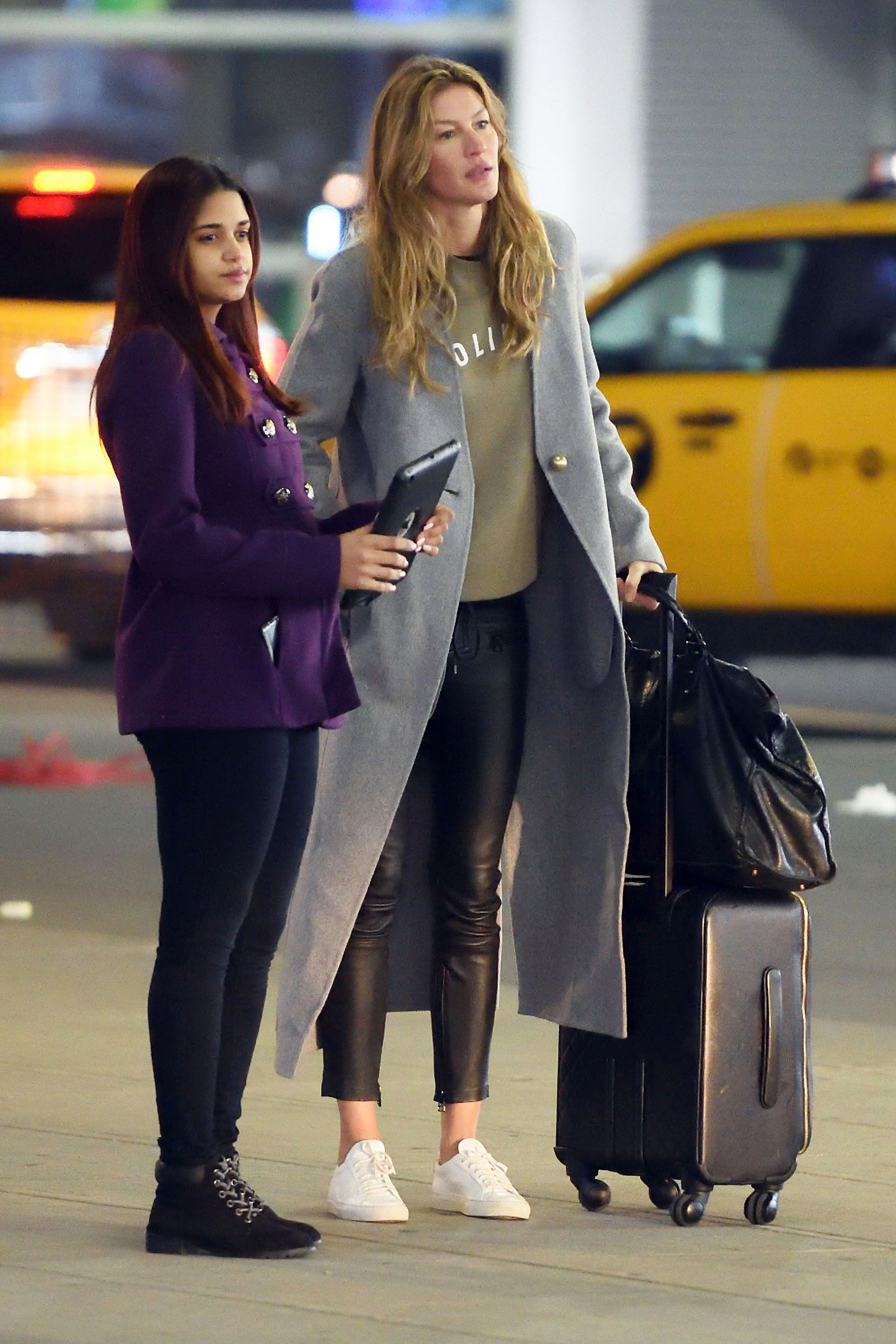 Gisele Bundchen arrives JFK Airport this morning to catch a flight out