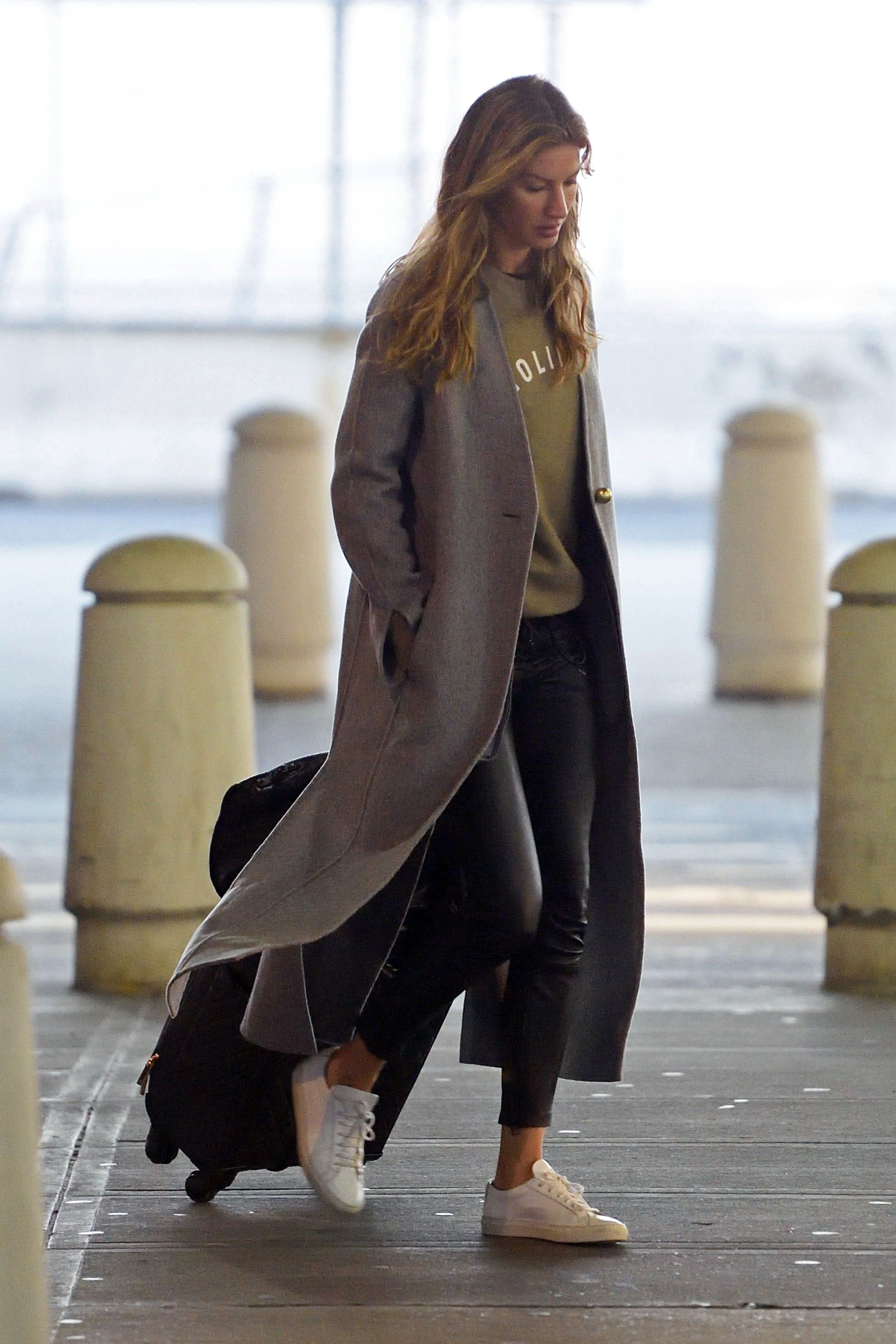 Gisele Bundchen arrives JFK Airport this morning to catch a flight out