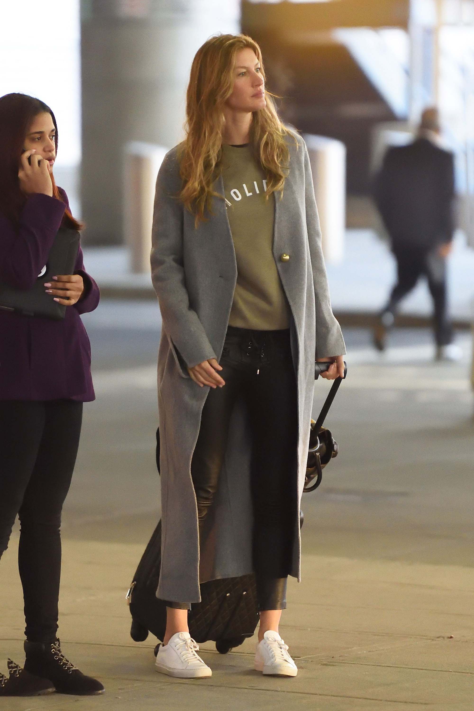 Gisele Bundchen arrives JFK Airport this morning to catch a flight out