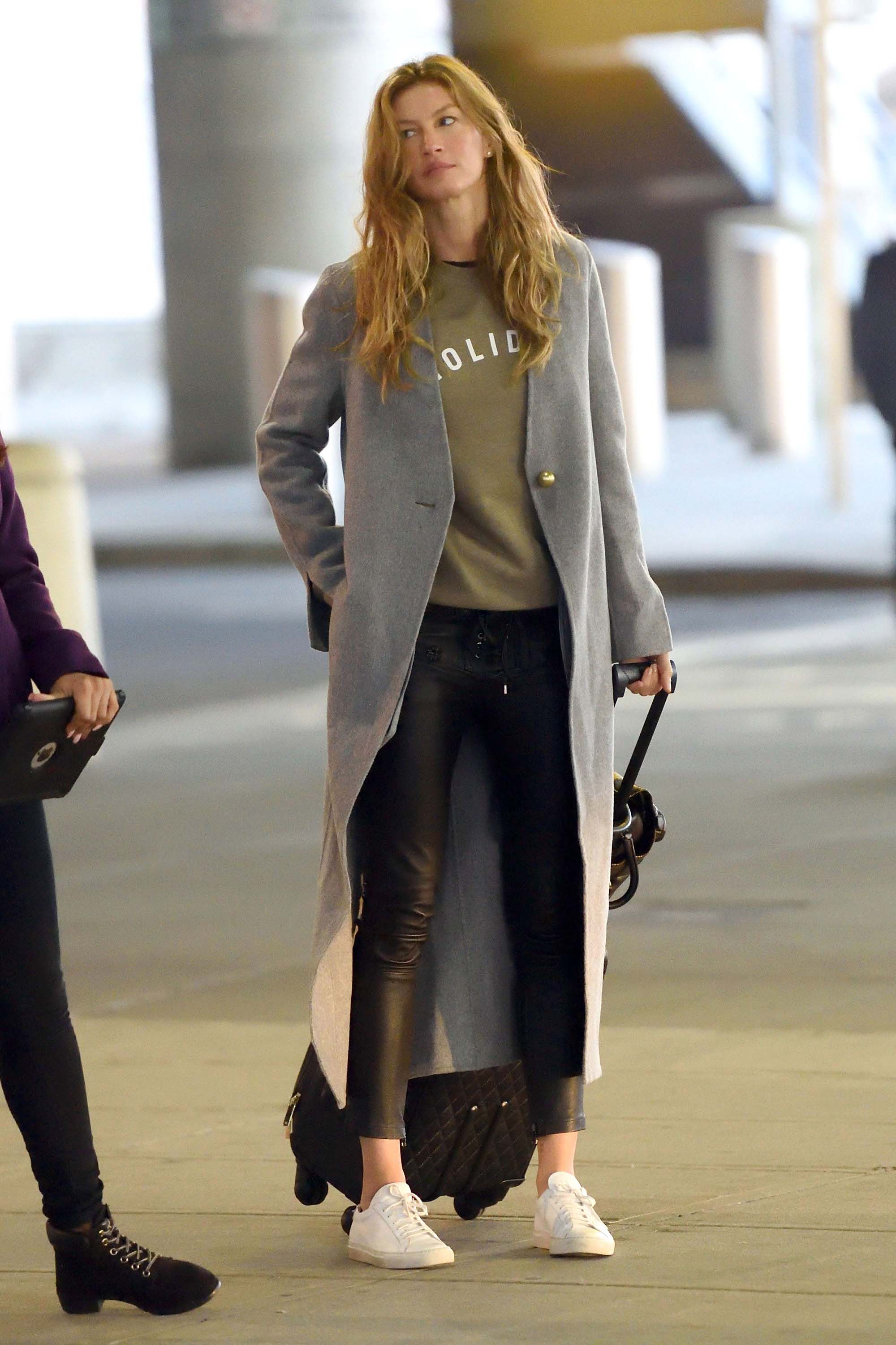 Gisele Bundchen arrives JFK Airport this morning to catch a flight out