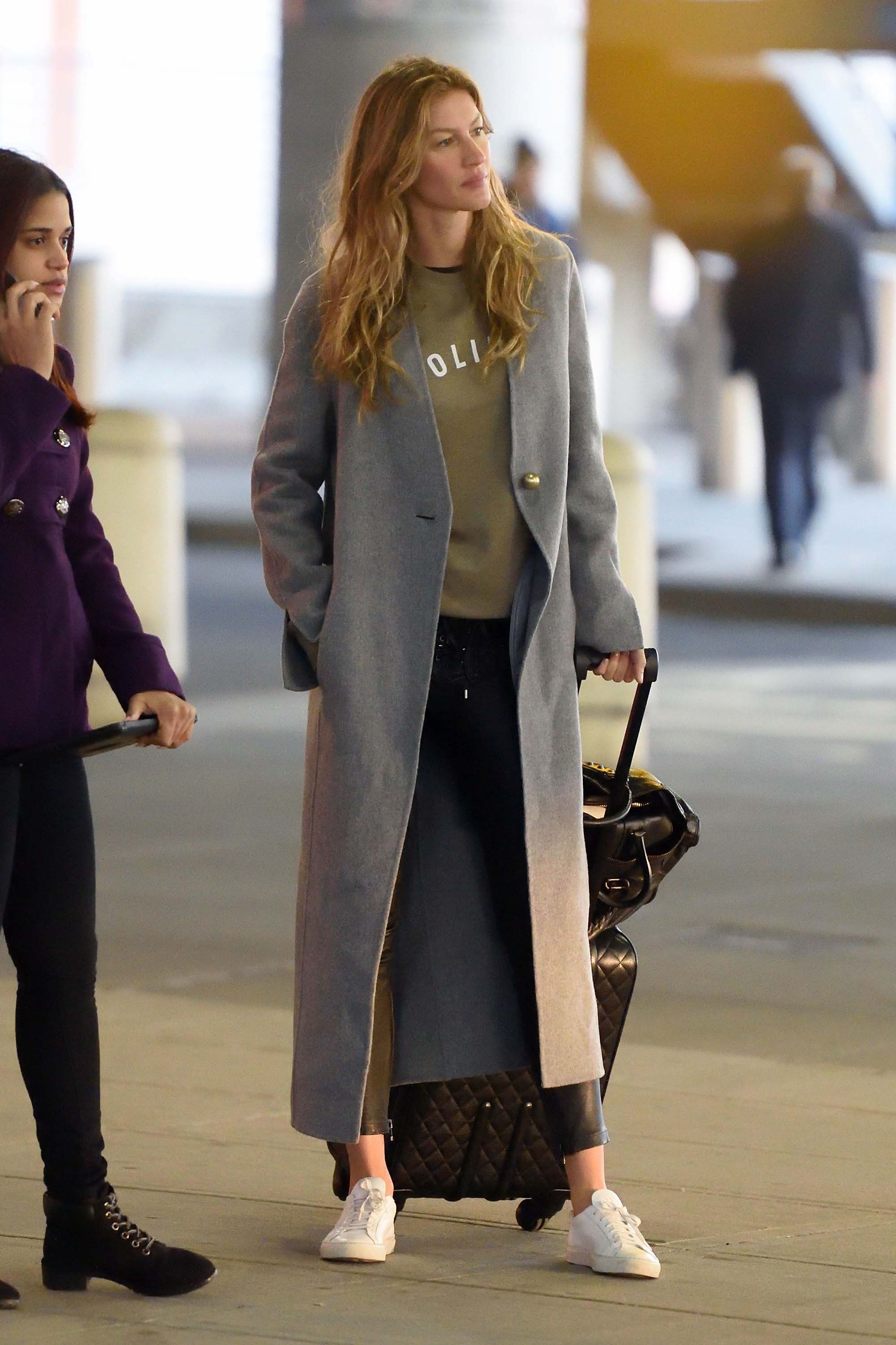 Gisele Bundchen arrives JFK Airport this morning to catch a flight out