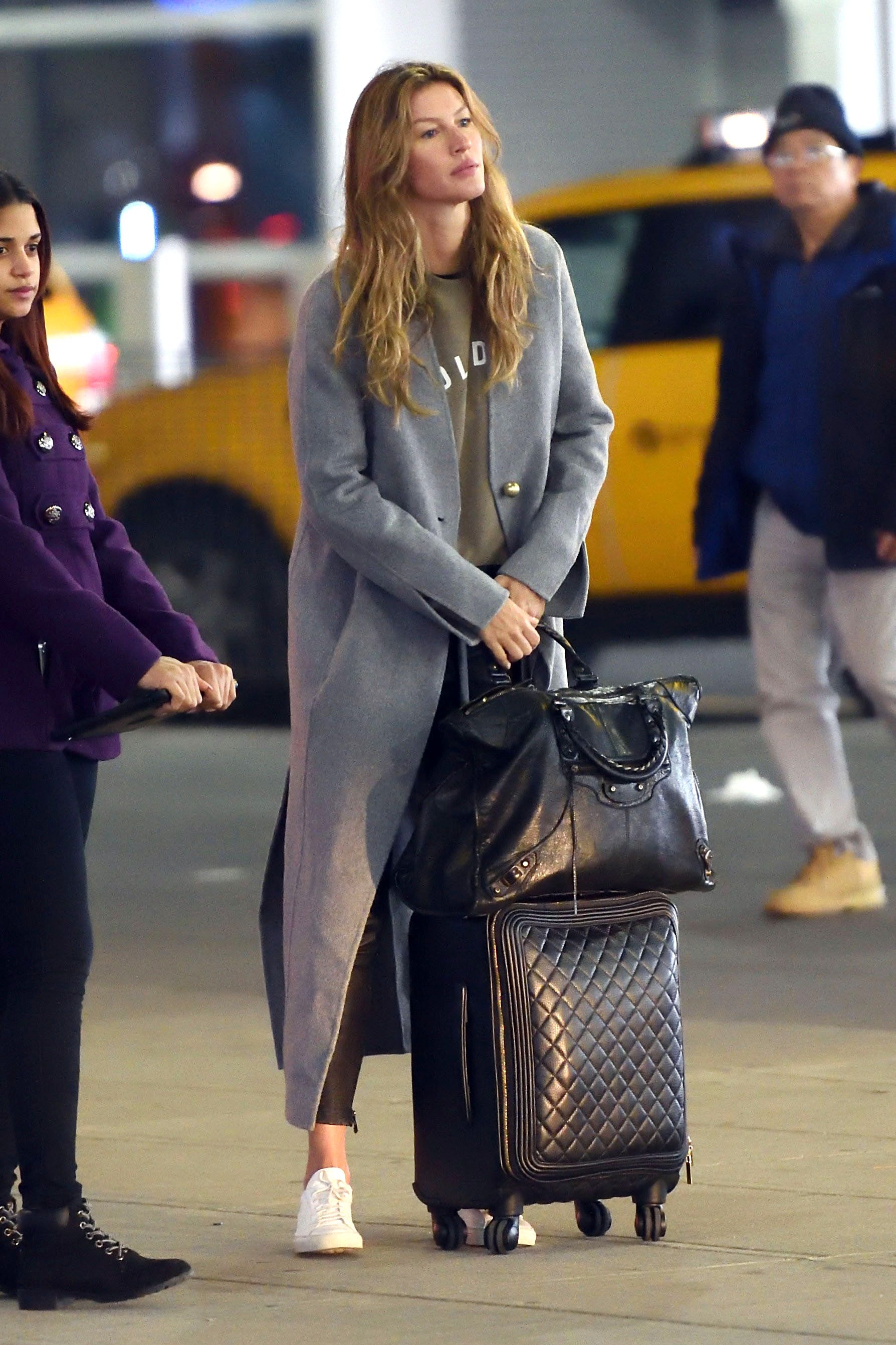 Gisele Bundchen arrives JFK Airport this morning to catch a flight out