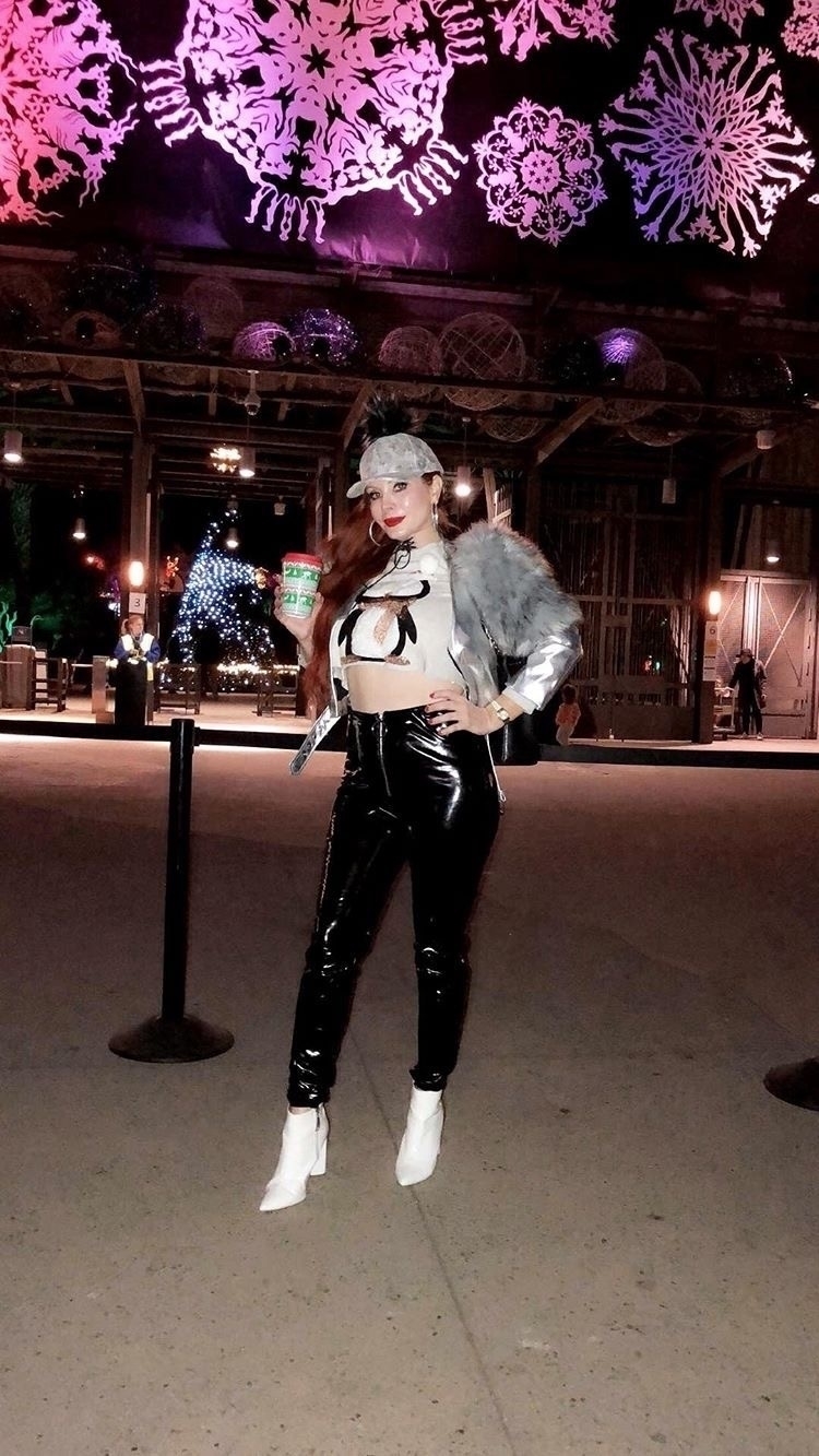 Phoebe Price at the Los Angeles Zoo Christmas show