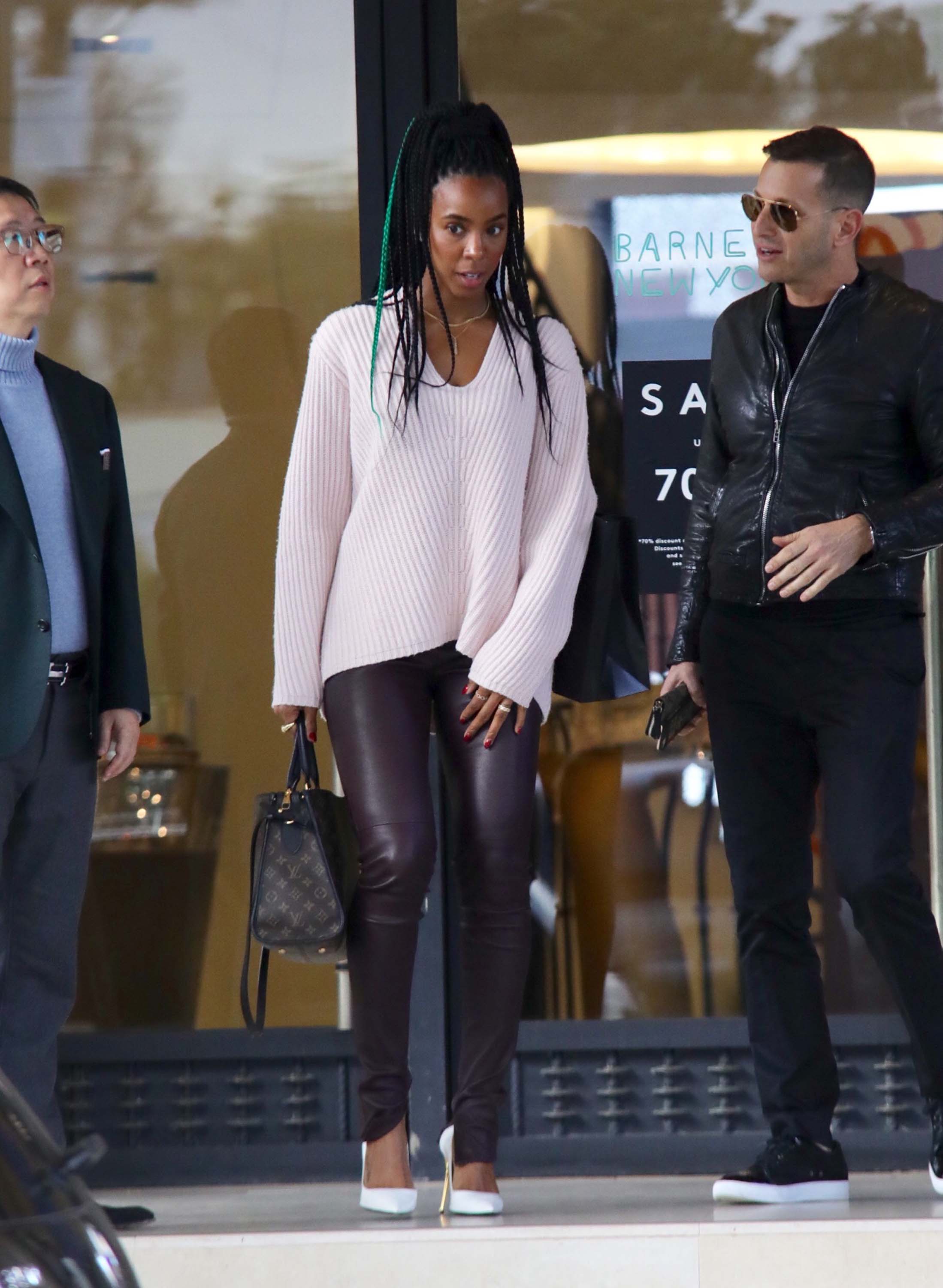 Kelly Rowland christmas shopping at Barney’s