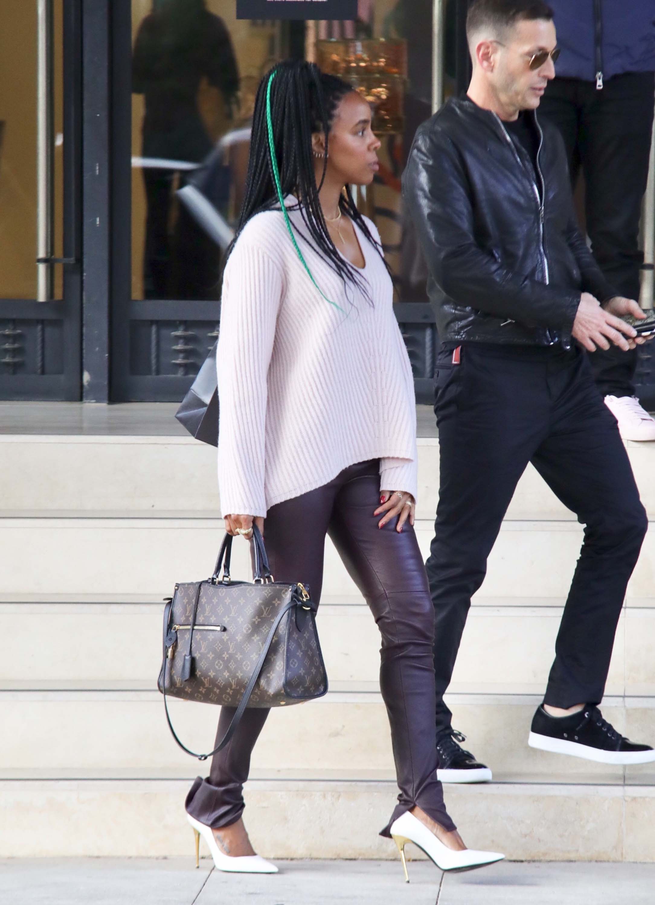 Kelly Rowland christmas shopping at Barney’s