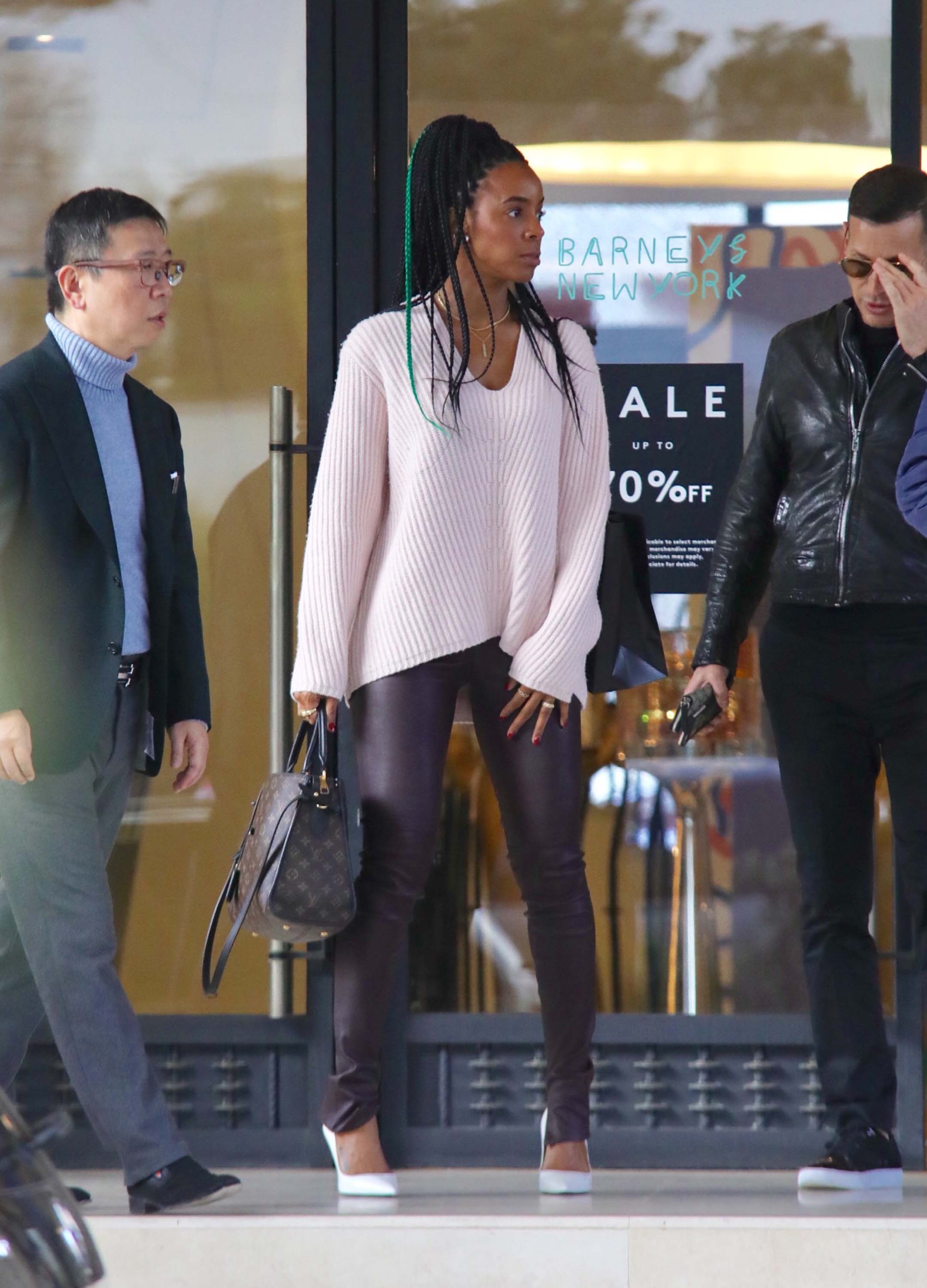 Kelly Rowland christmas shopping at Barney’s