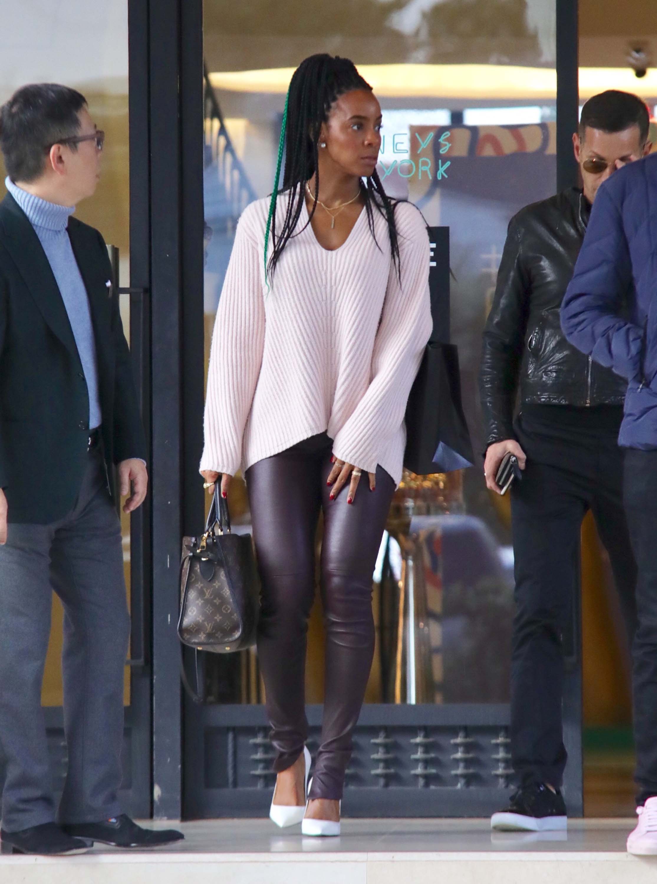 Kelly Rowland christmas shopping at Barney’s