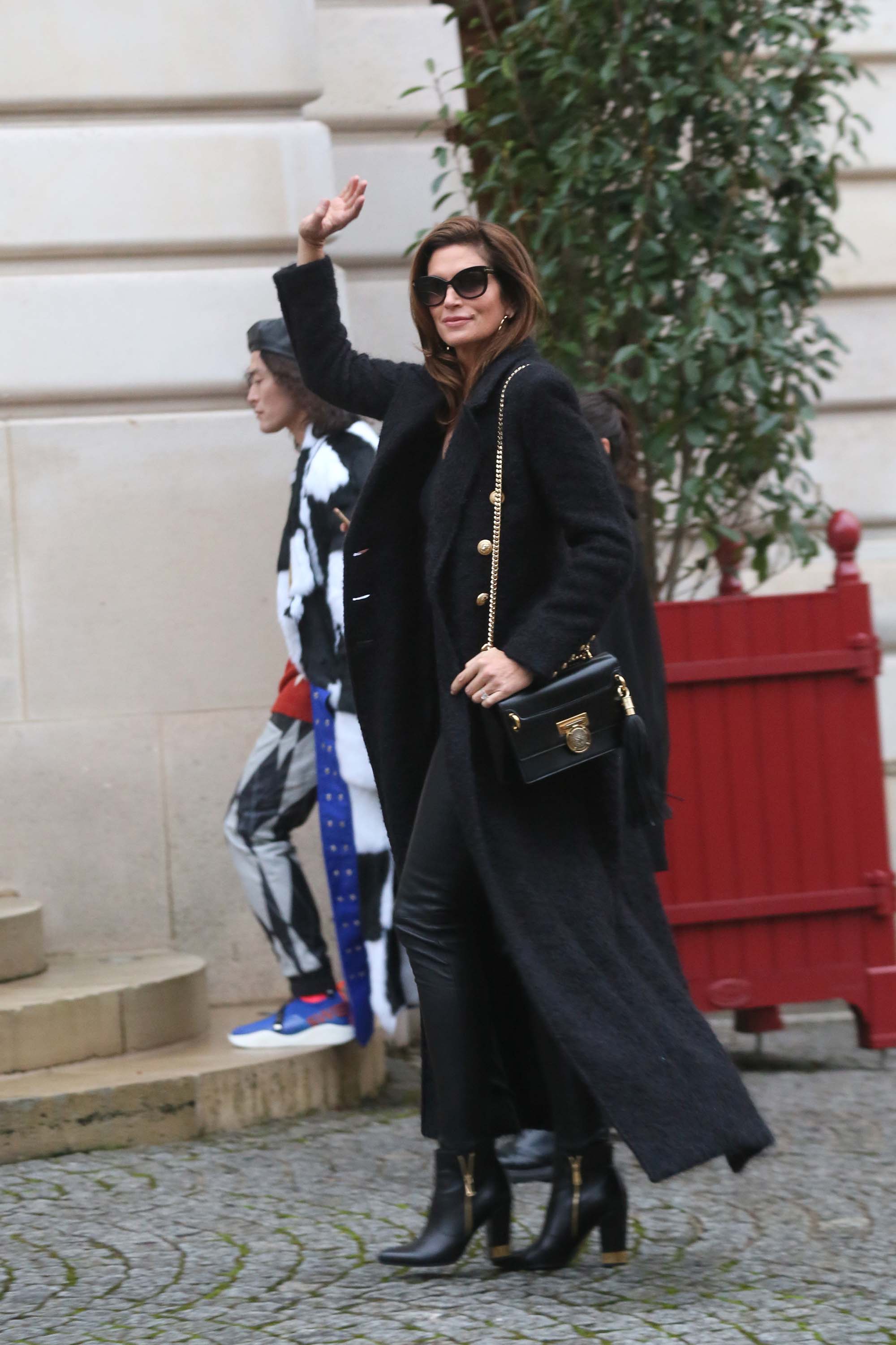 Cindy Crawford attends Balmain Menswear