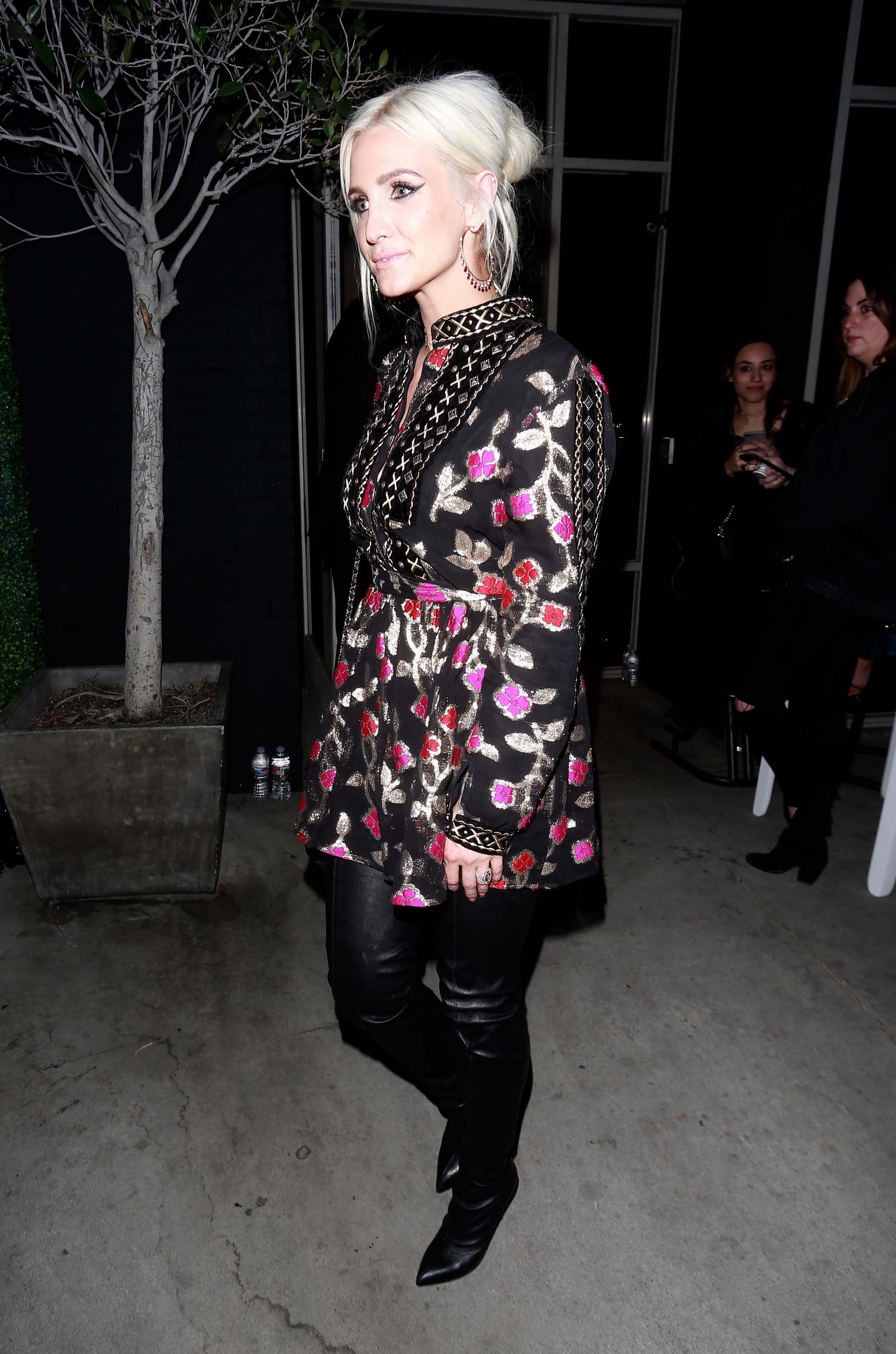 Ashlee Simpson leaves a recording studio