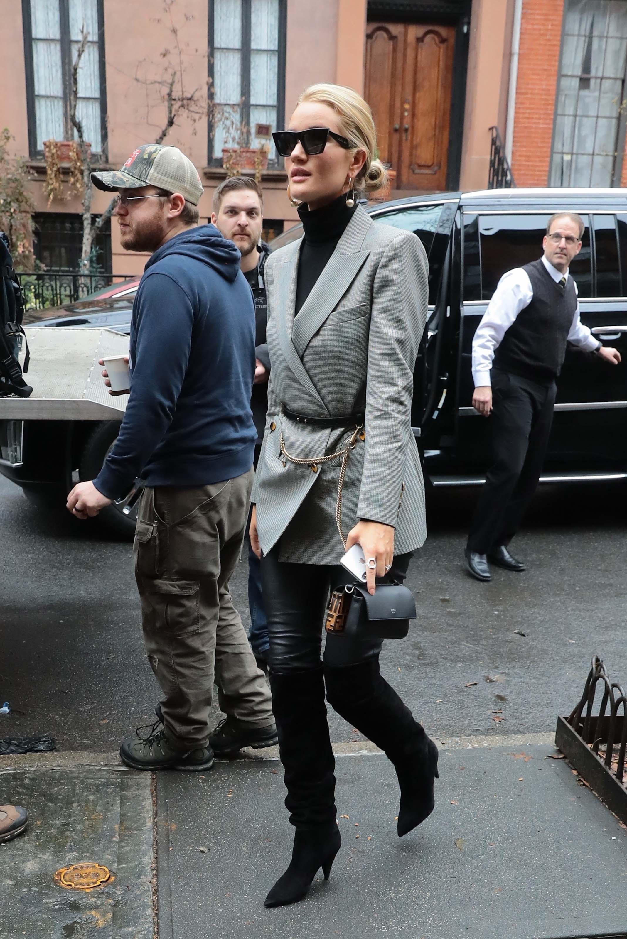 Rosie Huntington-Whiteley shows off her high fashion look