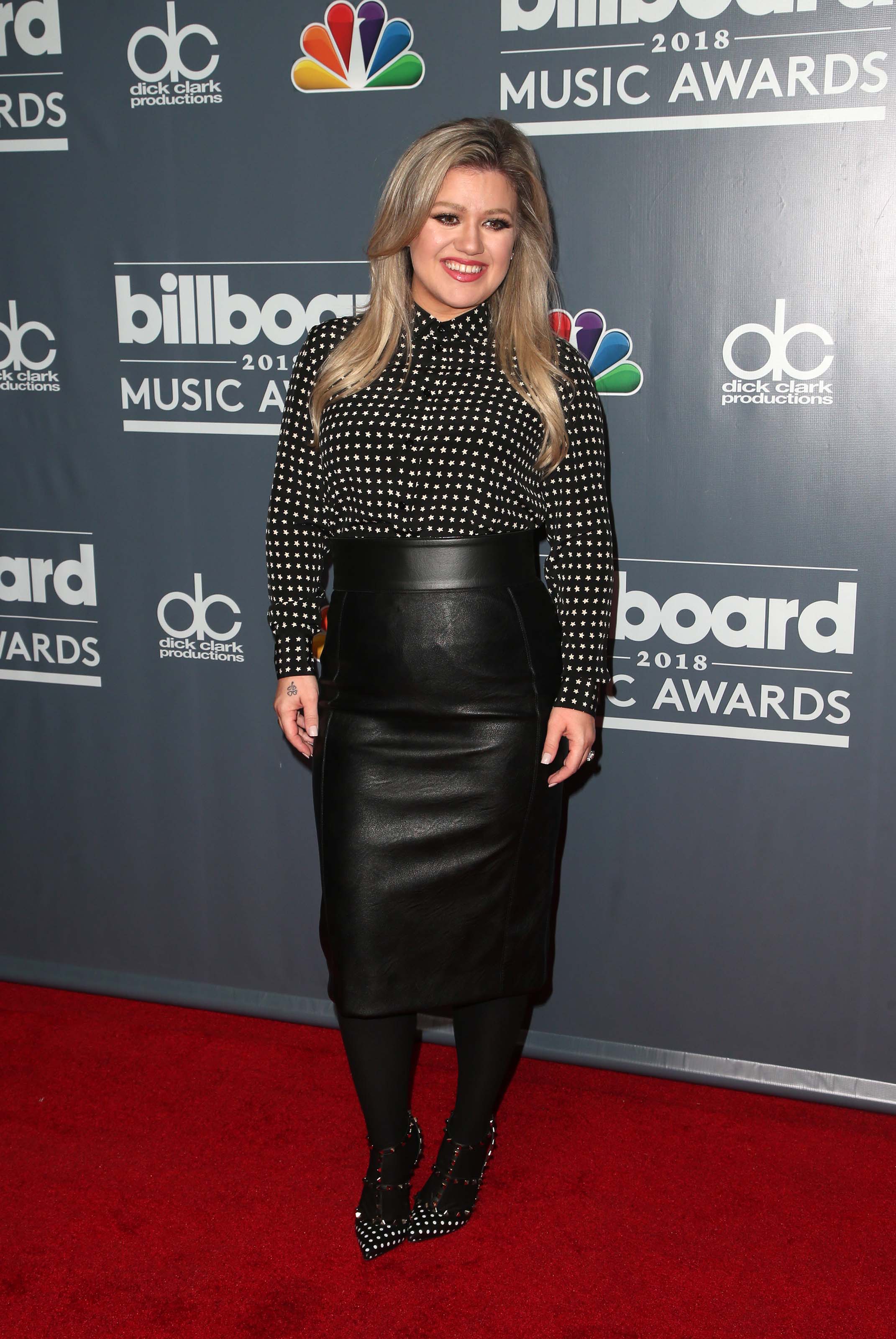 Kelly Clarkson attends 2018 Billboard Music Awards Photo Call