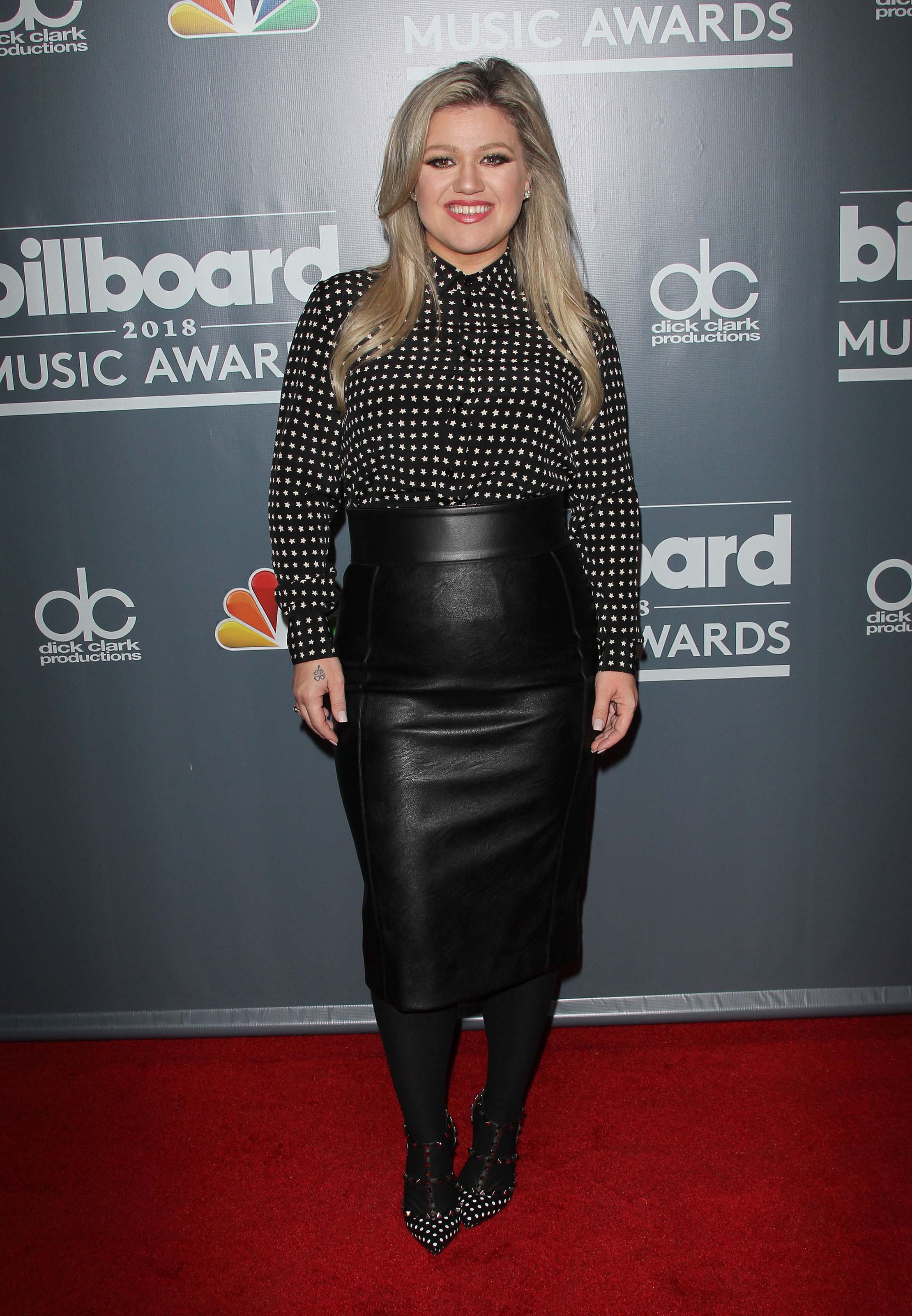 Kelly Clarkson attends 2018 Billboard Music Awards Photo Call
