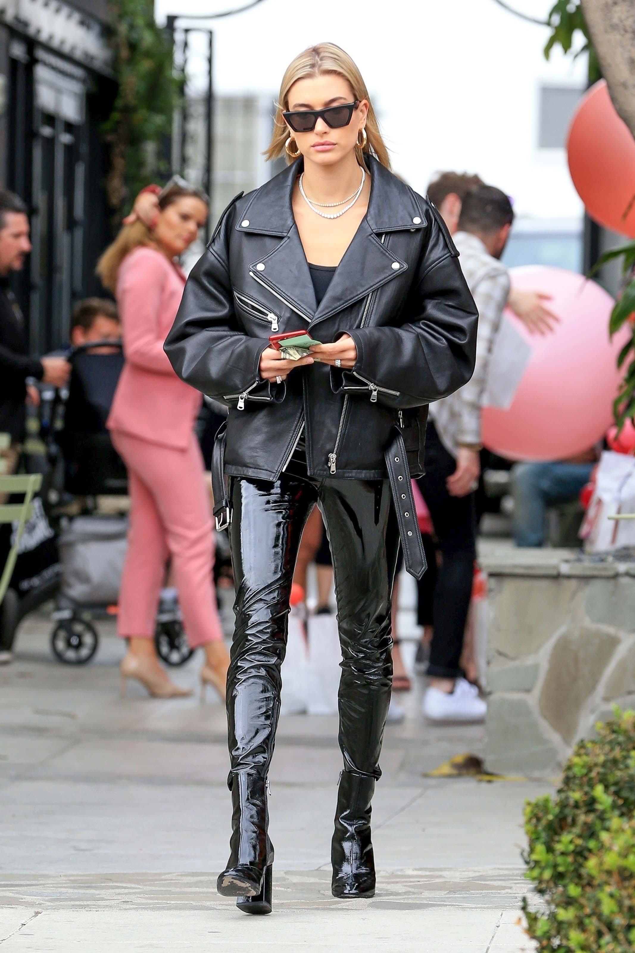 Hailey Baldwin leaving Nine Zero One salon