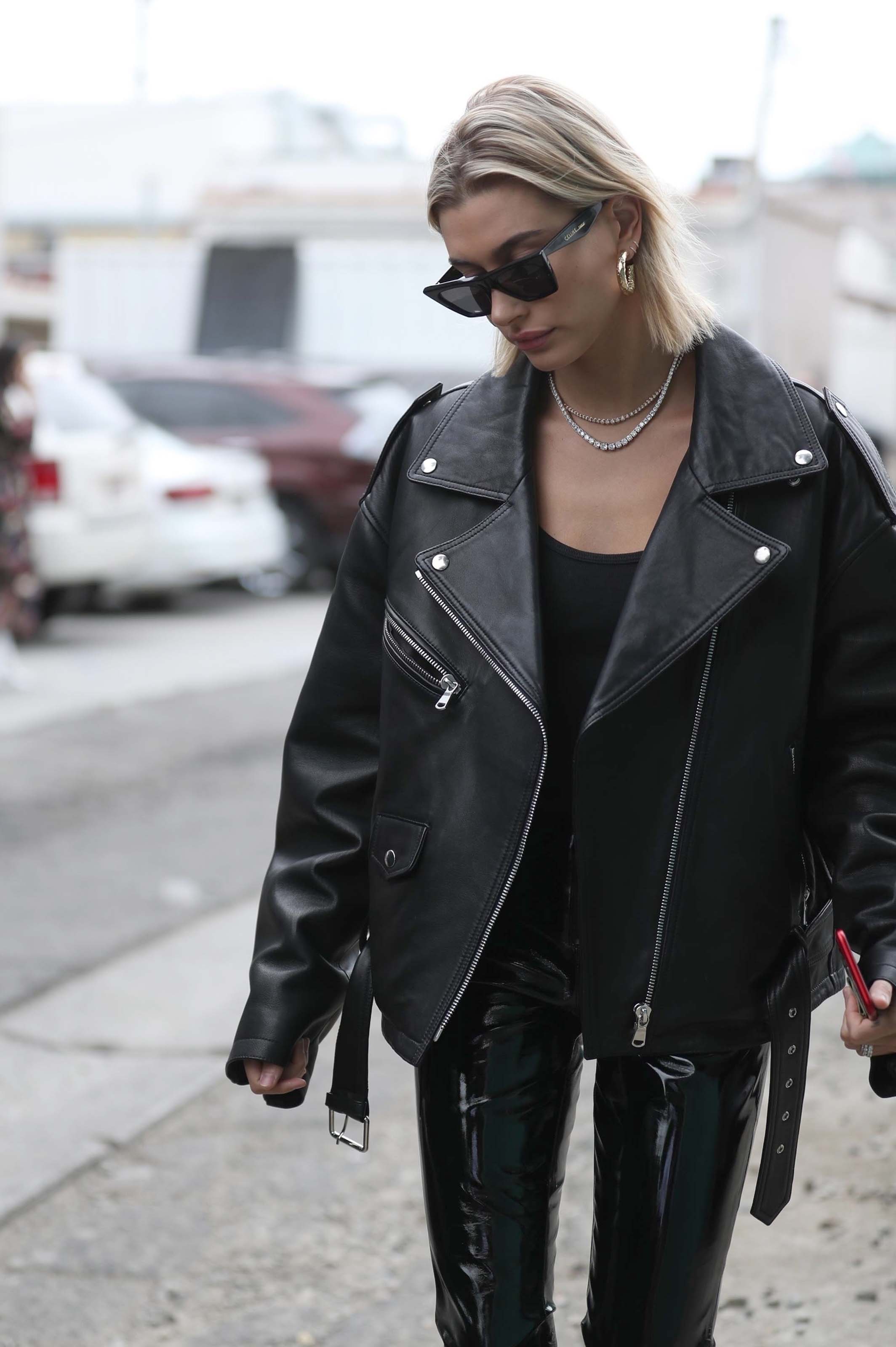 Hailey Baldwin leaving Nine Zero One salon