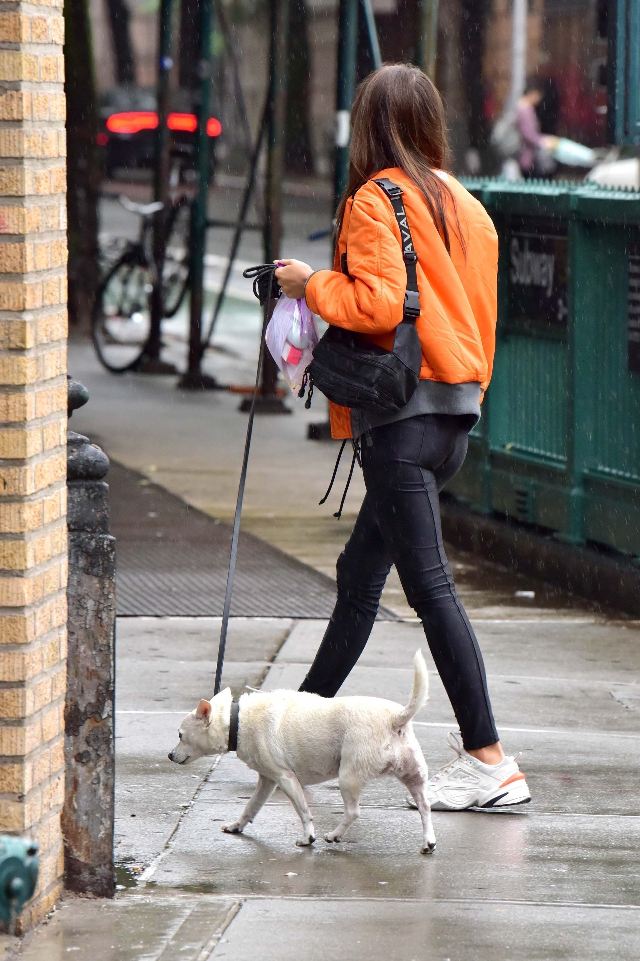 Emily Ratajkowski stand out lunching