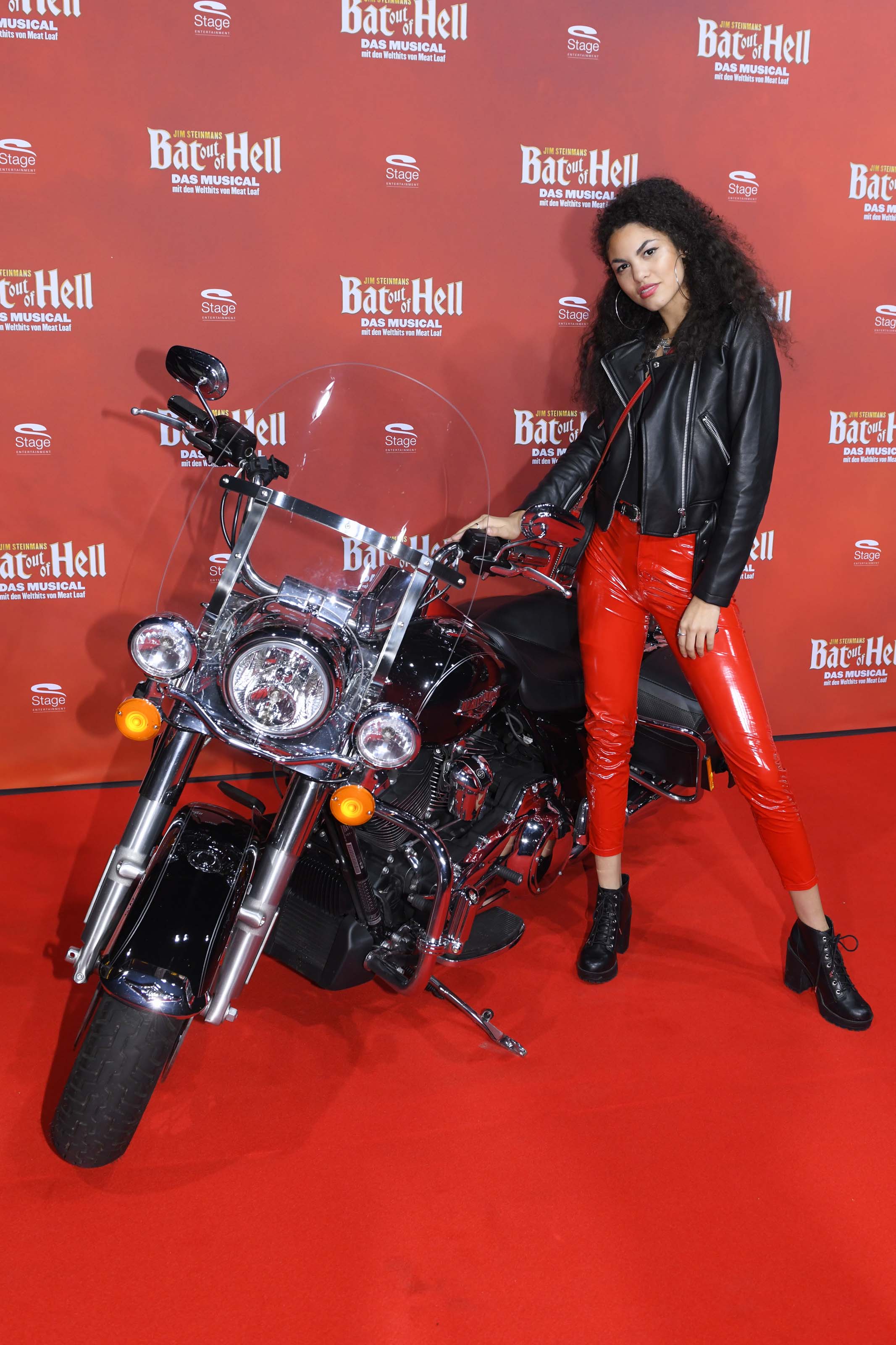 Julianna Townsend attends Premiere von BAT OUT OF HELL