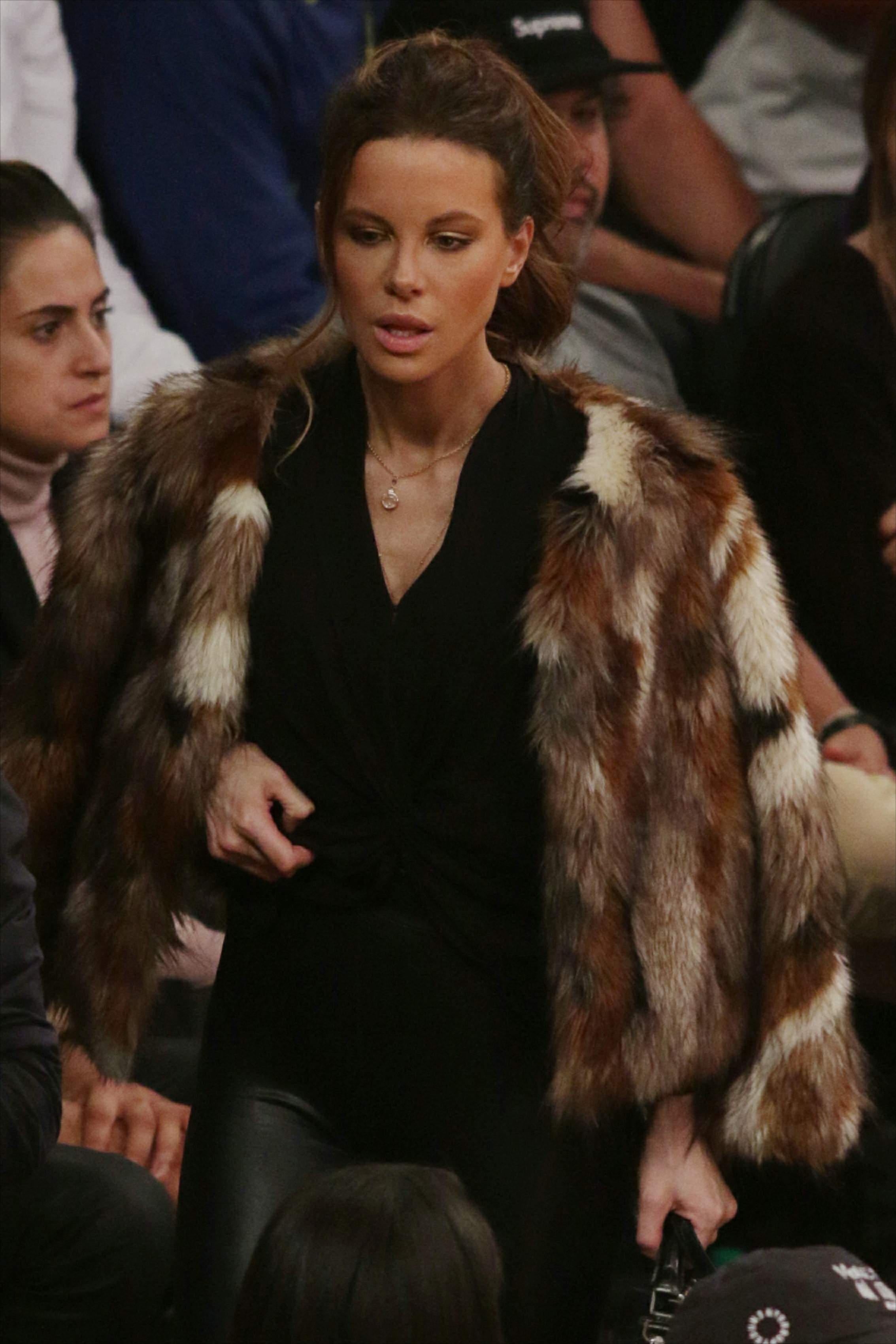 Kate Beckinsale watches the game the Los Angeles Lakers and Indiana Pacers