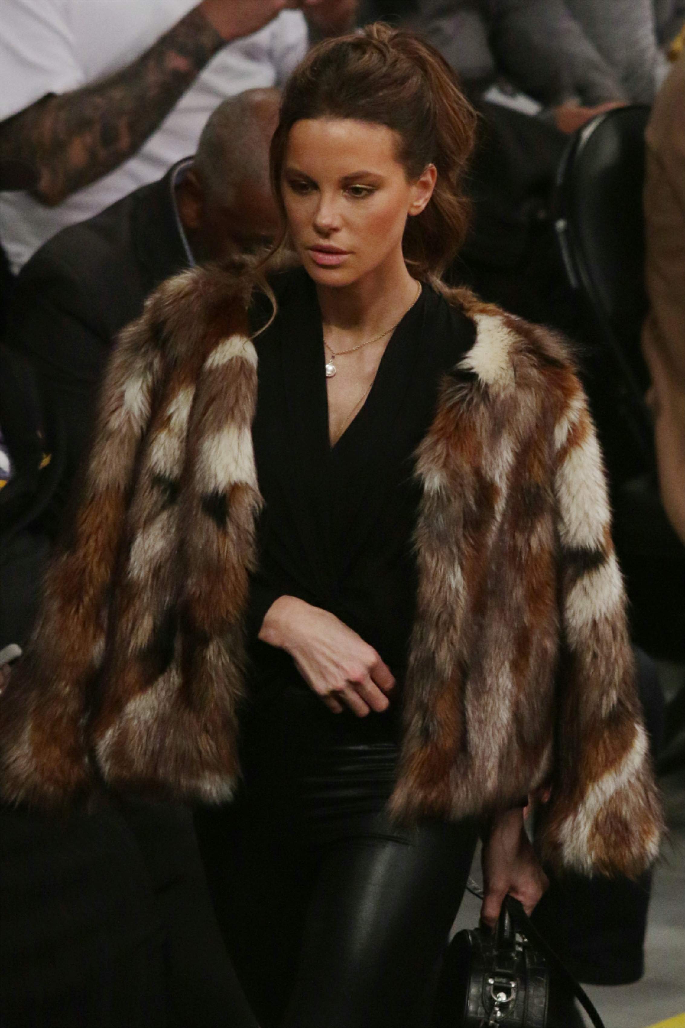 Kate Beckinsale watches the game the Los Angeles Lakers and Indiana Pacers