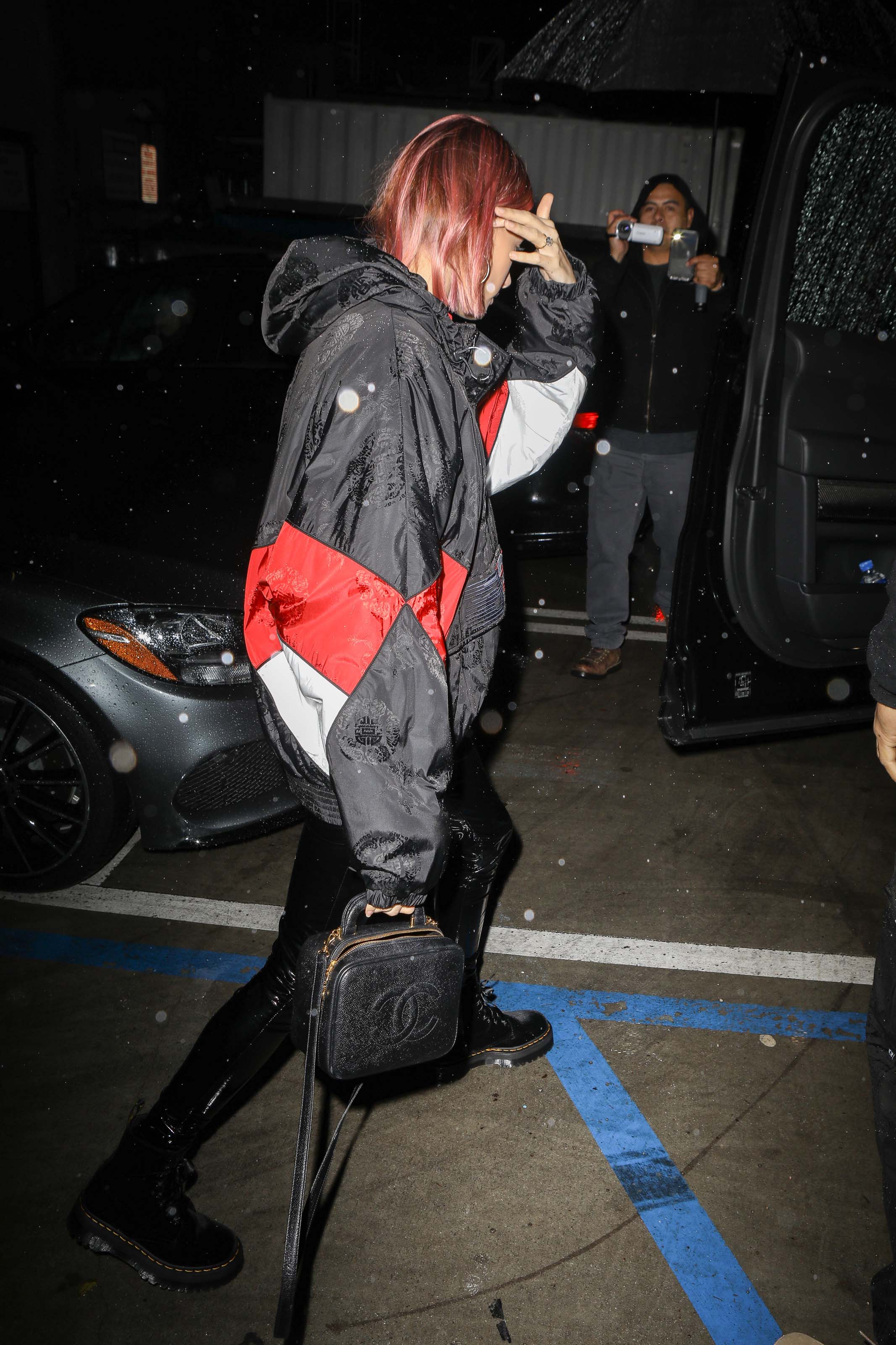 Hailey Baldwin leaving a hair salon