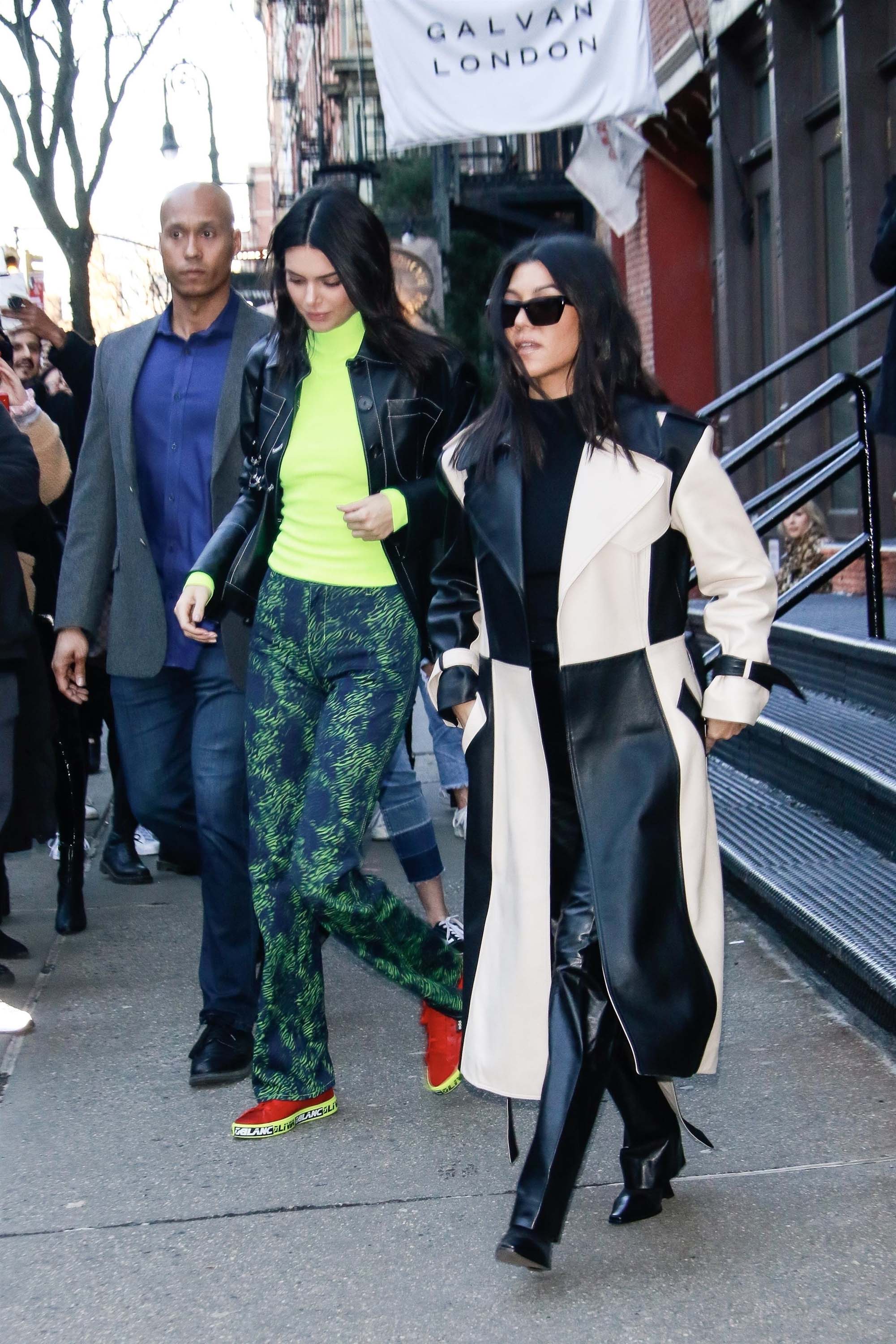 Kendall Jenner & Kourtney Kardashian spend the afternoon shopping