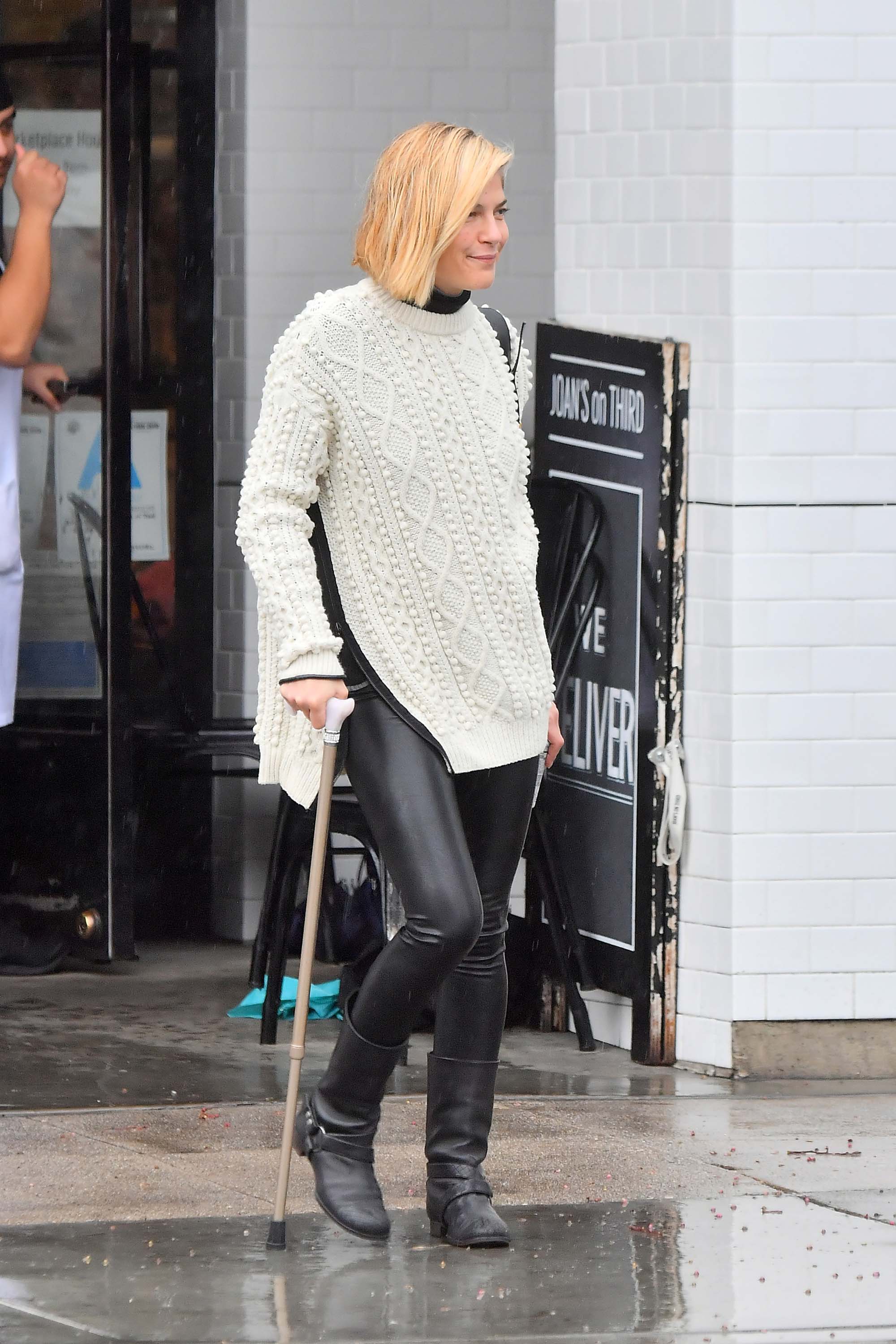 Selma Blair uses a cane leaving a restaurant