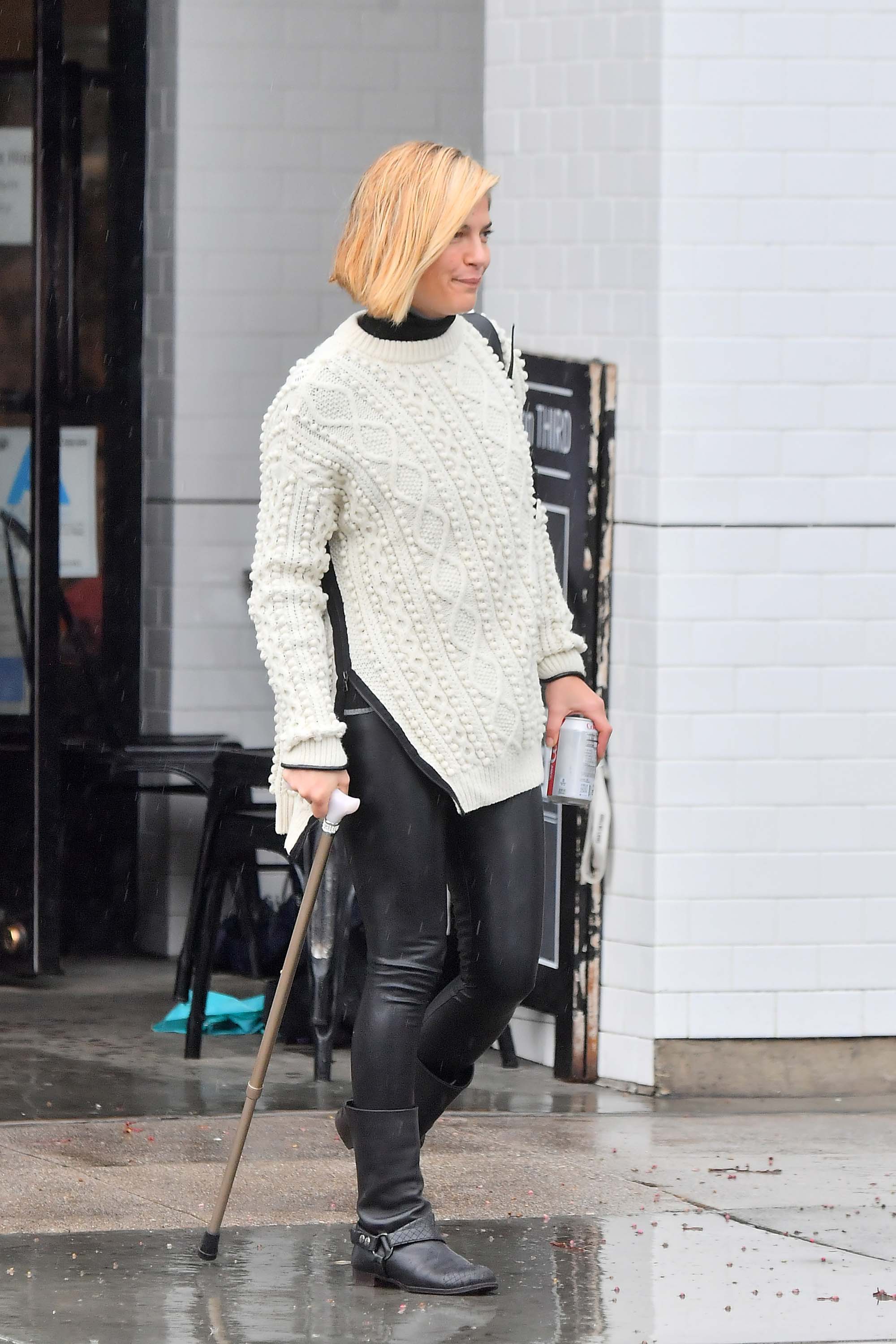 Selma Blair uses a cane leaving a restaurant