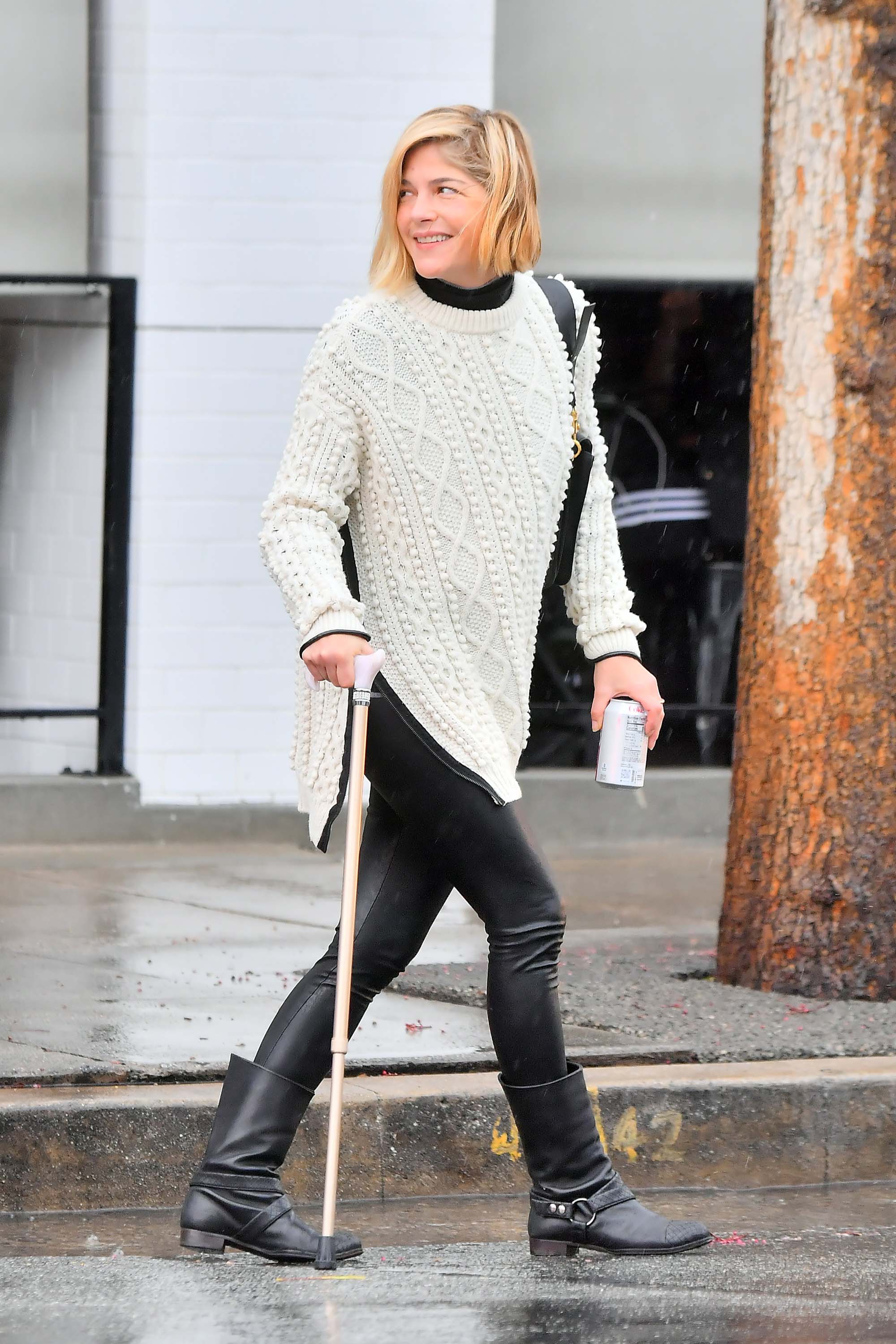 Selma Blair uses a cane leaving a restaurant