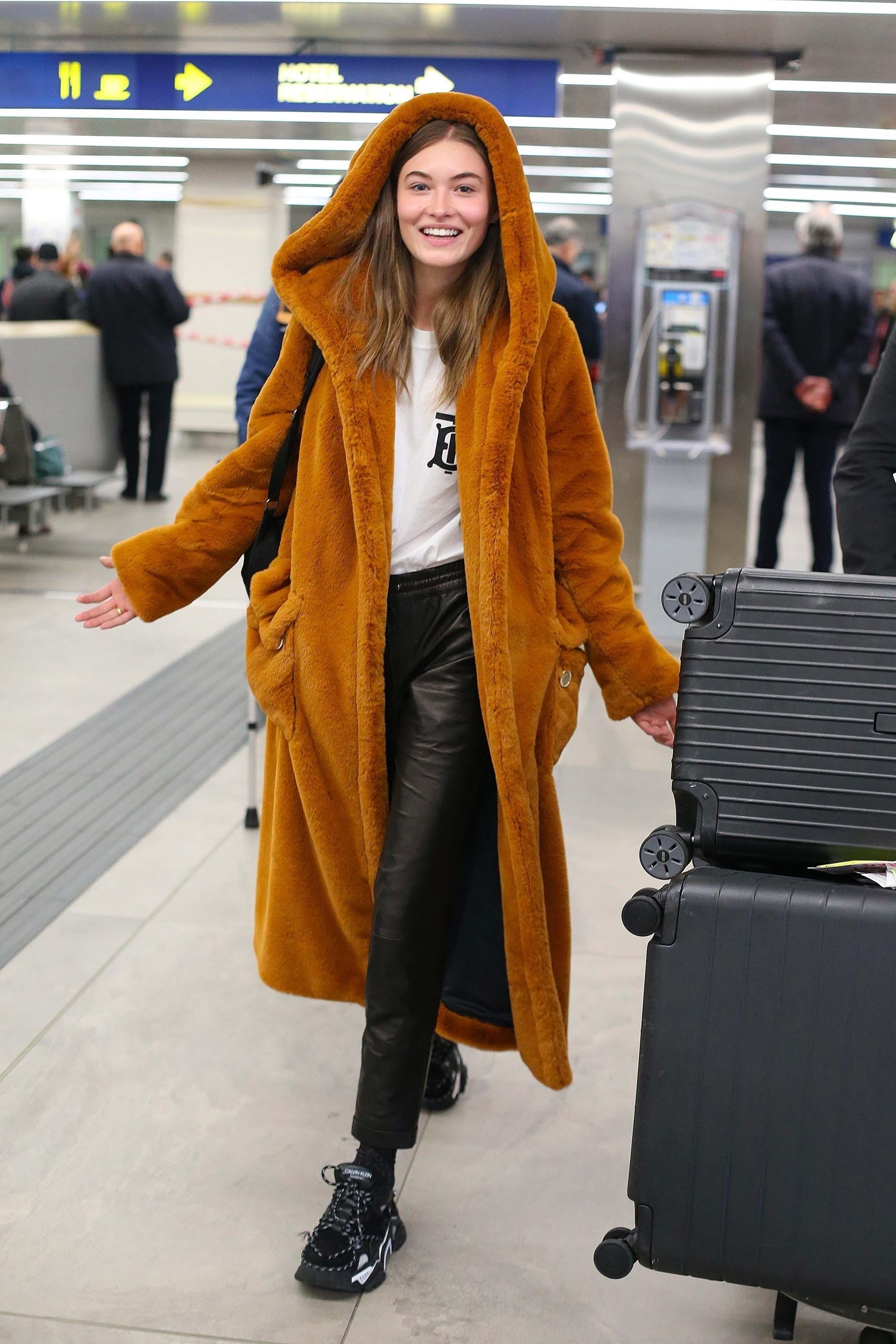 Grace Elizabeth arrives in Milan